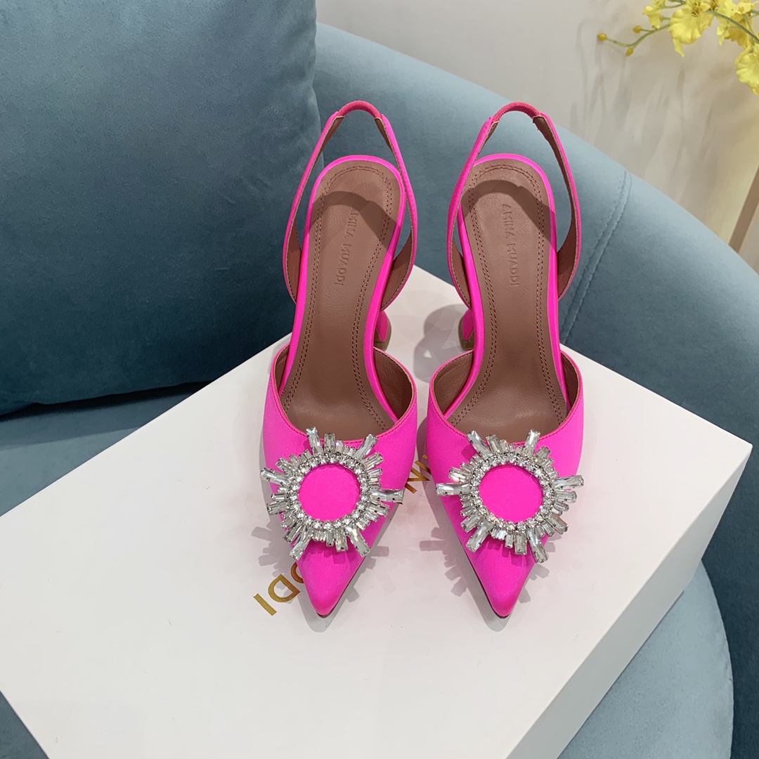 NO:172004,Cinderella crystal shoes!  It doesn’t matter if there is no prince!  Every girl is already happy enough to have a pair of Cinderella’s crystal shoes~ No man, she wants beautiful shoes!  Designed by French and exquisite high heels made in Italy, its horseshoe heels make the whole pair of high heels more delicate, and the toes will not be exposed too much. It is a pair of very elegant high heels!  It is a must-have collection!  Original imported silk with diamonds, inner imported sheepskin, outsole imported from Italy, genuine leather sole, heel height 9.5CM Size35-42 (40.41.42 custom made without return), sandals, sandals, high heels, sheepskin, real silk19860909灰姑娘水晶鞋！没有王子不要紧！每个女生只要拥有一双灰姑娘的水晶鞋就已经够幸福~ 不用男人,要美鞋！ 法国设计,意大利制造的精致高跟鞋,它的马蹄跟令整双高跟鞋变得更细致,脚趾不会外露太多,是一双很有气质的高跟鞋！是必收藏款！ 鞋面原版进口真丝搭配钻石 内里进口羊皮里 大底意大利进口真皮底 跟高9.5CM Size35-42（40.41.42定做不退换）,凉鞋,sandals,high heels,sheepskin,real silk,Women's Shoes