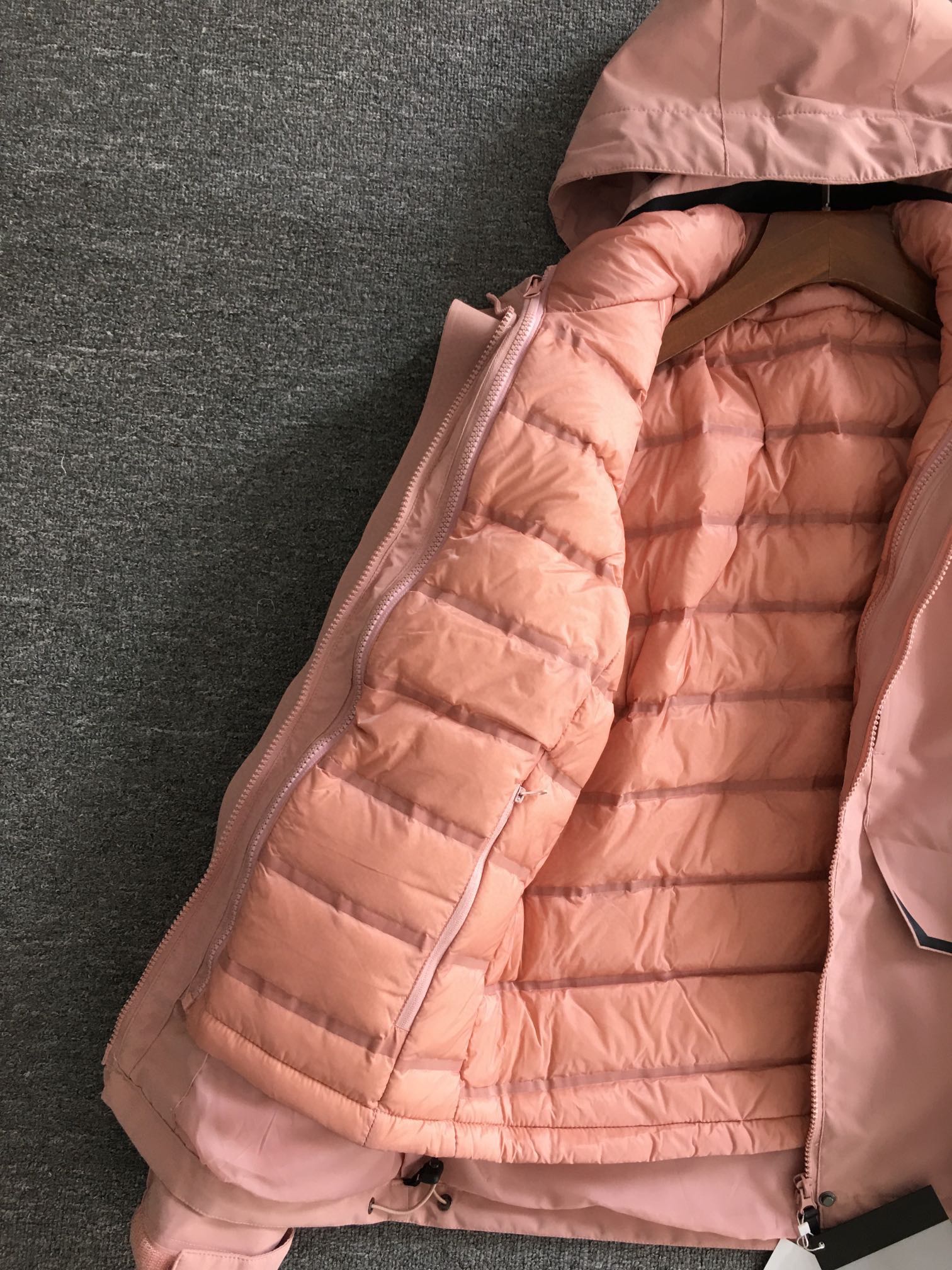 Designed for three-season versatility, this jacket features a windproof - Comprehensive 7