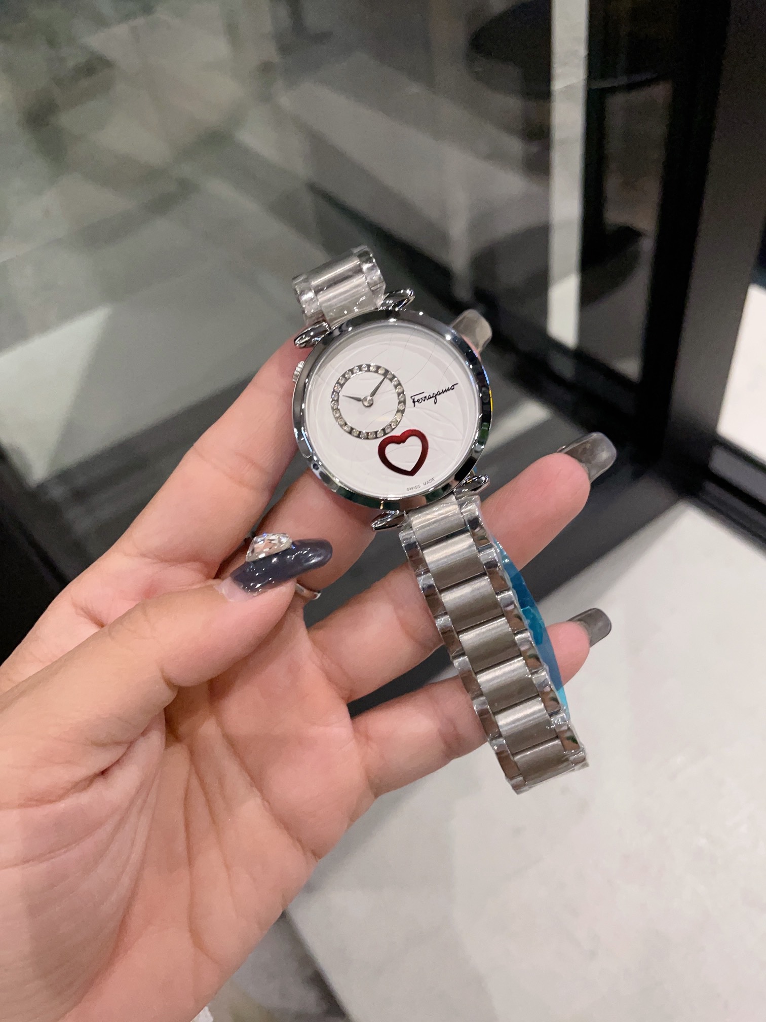 Cuore Ferragamo Series: Elegant Wristwatch for Fashionable Events - 图片 4