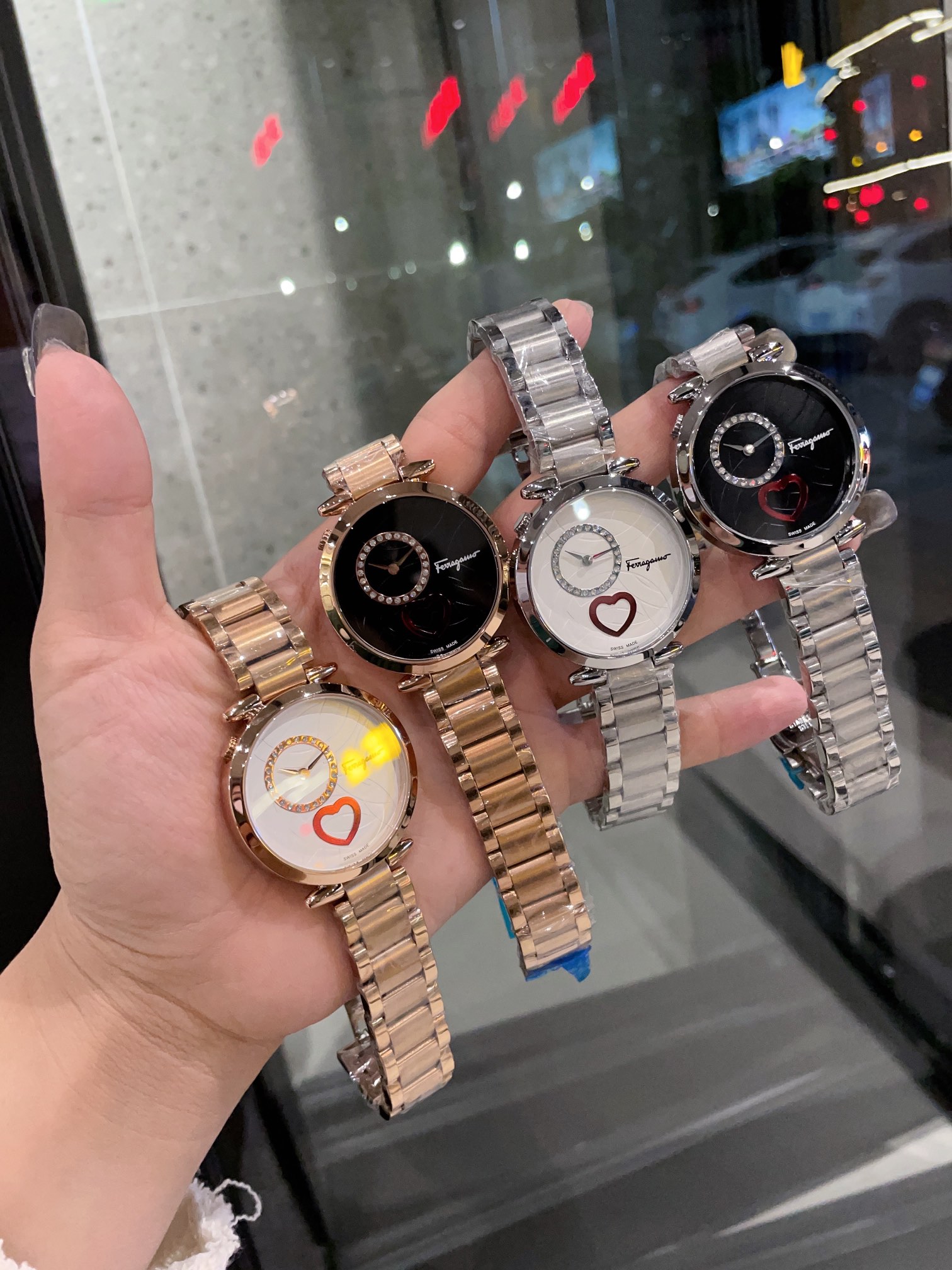 Cuore Ferragamo Wristwatch: Symbol of Love and Elegance - 图片 1