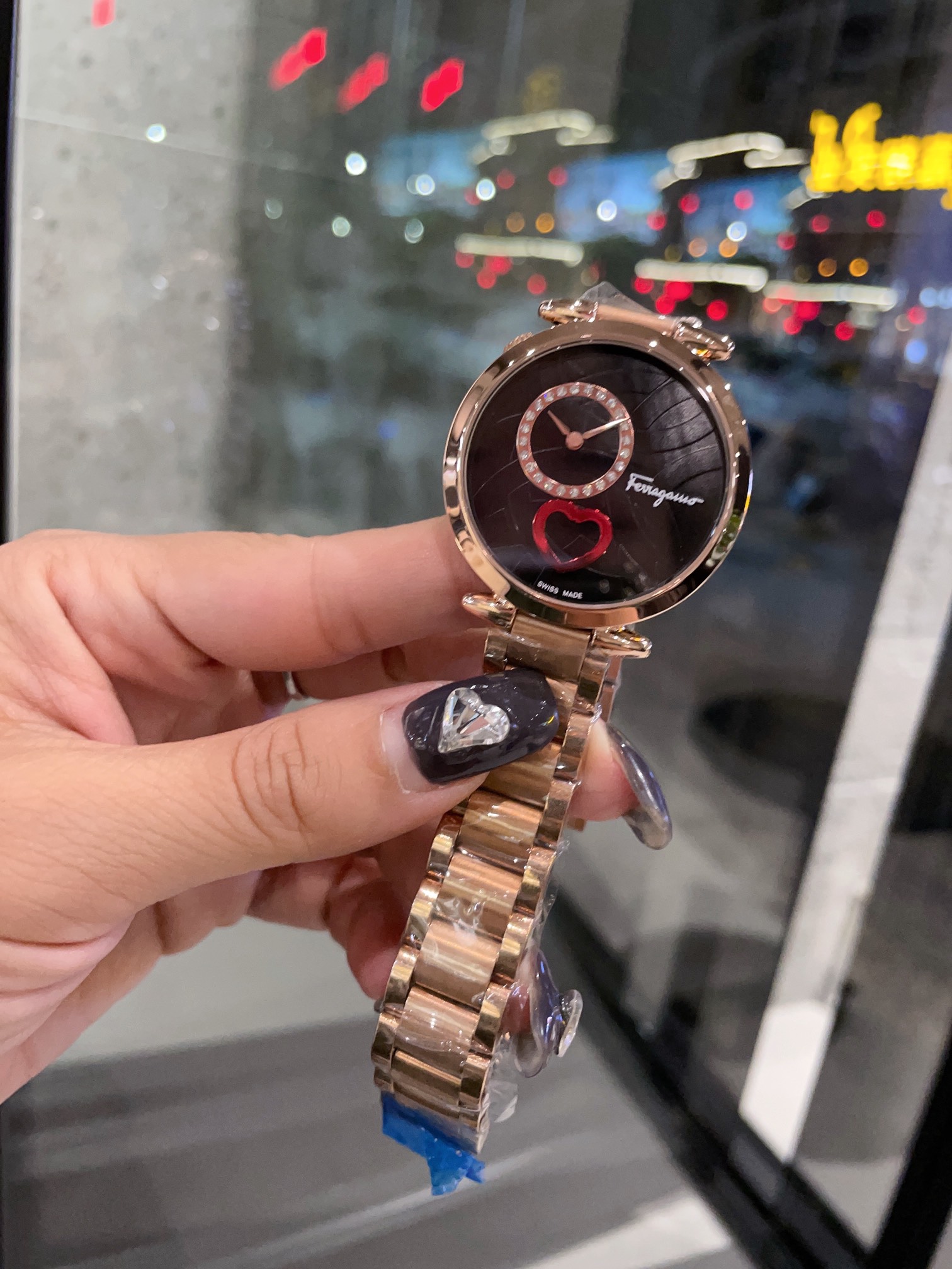 Cuore Ferragamo Wristwatch: Symbol of Love and Elegance - 图片 3