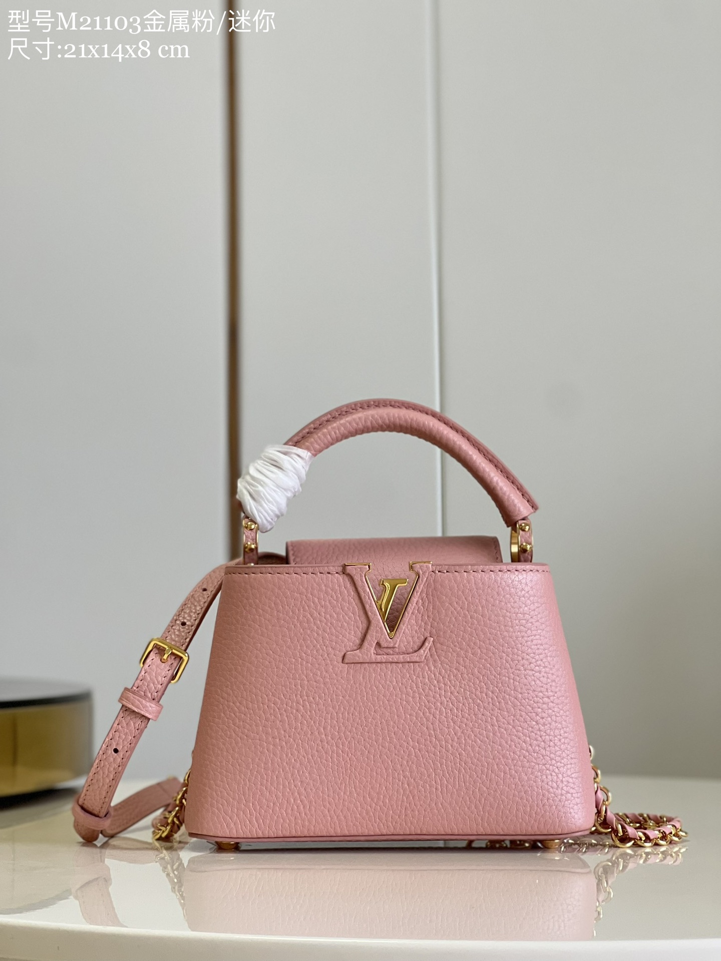 NO:399385,【Exclusive real photo Model M21103 Metal Powder Mini】Capucines Mini Handbag Imported calf leather, shiny metal trim, unique Capucines cover can be included in the bag to display letter logos, and can be turned outwards. It presents Monogram Flower pattern size: 21x14x8 cm J.1150,LV【Original leather】,louis vuitton,cowhide19860909【独家实拍 型号M21103金属粉 迷你】Capucines 迷你手袋 法国进口小牛皮,闪亮的金属饰件,特有的Capucines搭盖既可收入包内展示字母标识,又可外翻 呈现Monogram Flower图案 size:21x14x8 cm J.1150,LV【原厂皮】,louis vuitton,cowhide,Bag