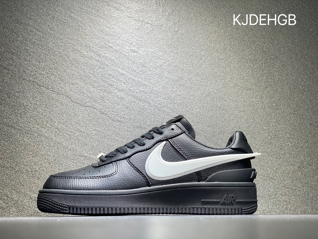 AMBUSH xNike Air Force1 Low 全身采用皮革打造 DV3464-001 AMBUSH xNike Air Force1 Low 全身采用皮革打造 DV3464-001