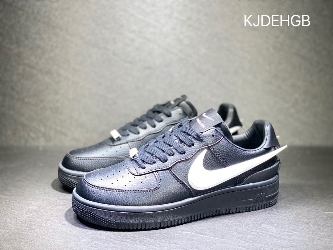 AMBUSH xNike Air Force1 Low 全身采用皮革打造 DV3464-001 AMBUSH xNike Air Force1 Low 全身采用皮革打造 DV3464-001
