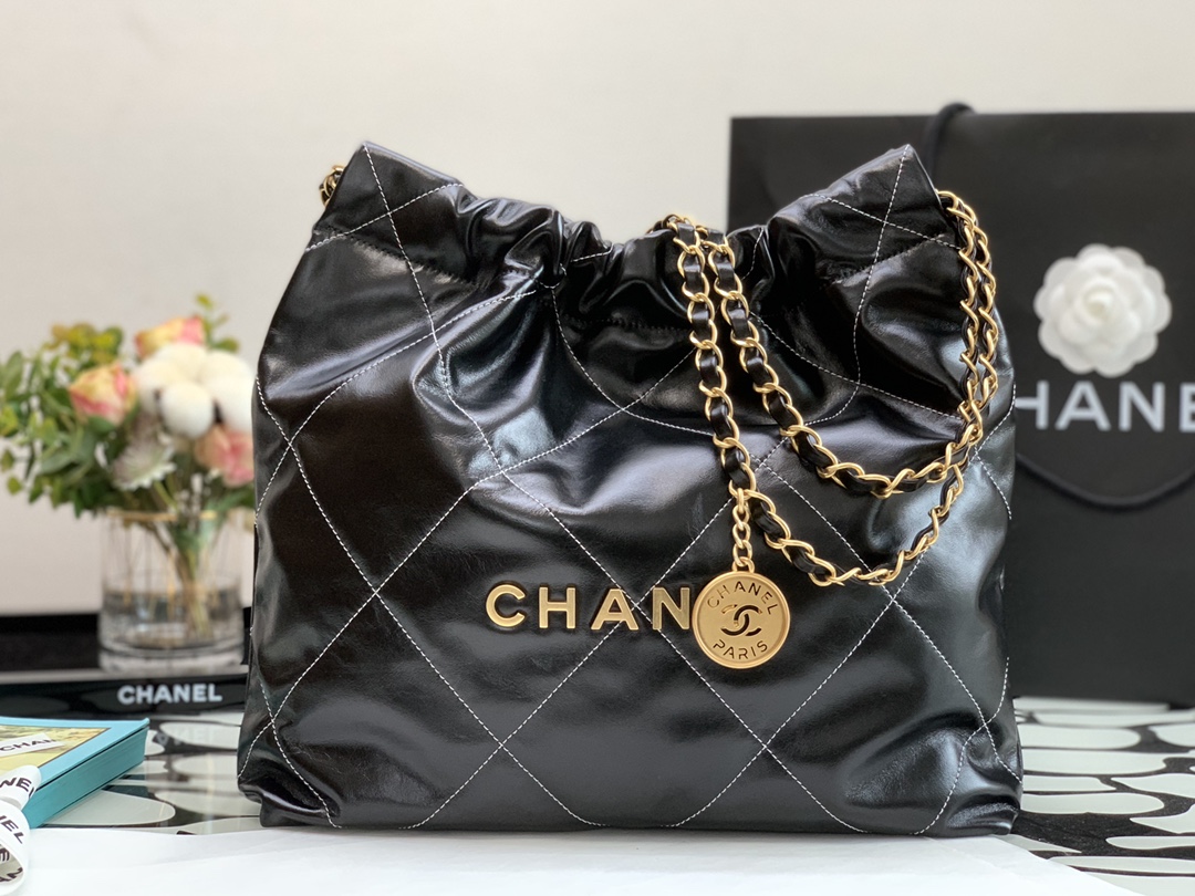 En stock, súper popular 𝟮𝟮𝗯𝗮𝗴 negro con costuras blancas, 𝟮𝟮𝘀 | Bolso de mano, el punto de moda de este año ꫛꫀꪝ…