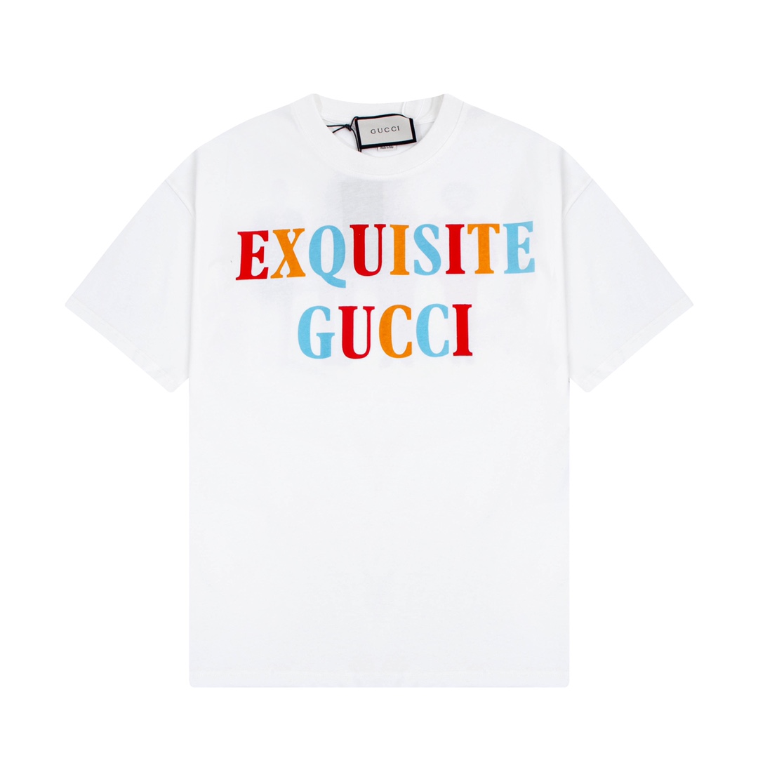 170 Gucci 古驰 这款米白色短袖正面印有彩色印花形式的“Exquisite Gucci”系列名