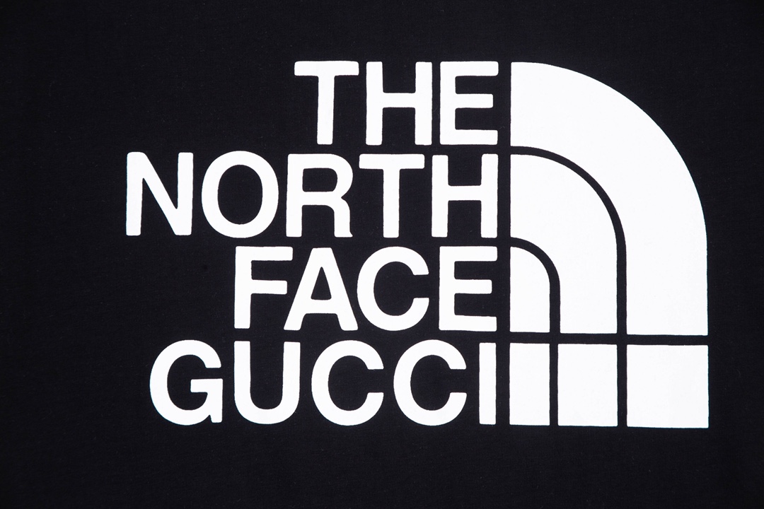 Gucci 古驰The North Face与Gucci拥有相似的发展