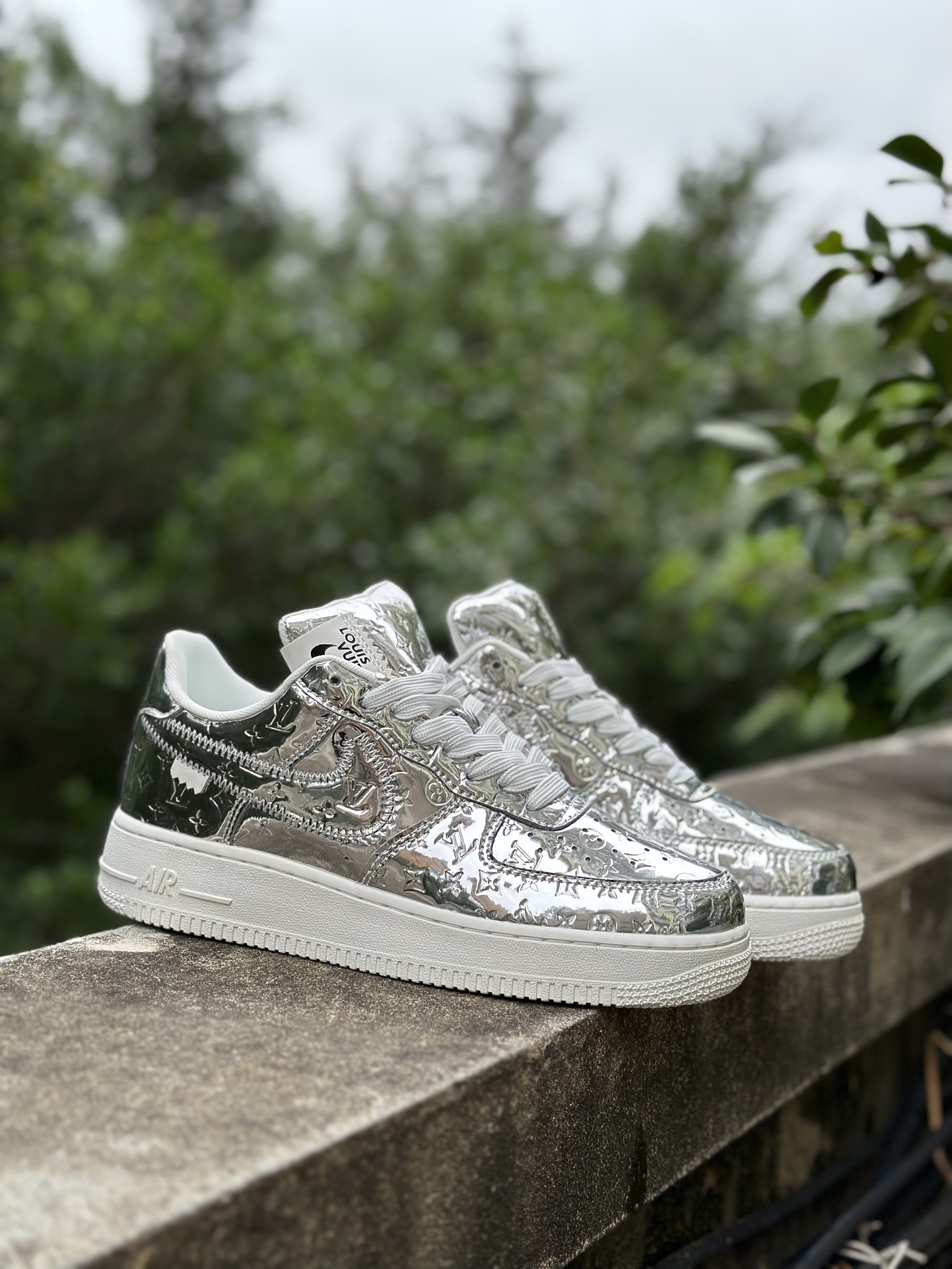 特价小合集大码供应LouisVuittonxNikeAirForce1Low低帮系带板鞋白红蓝LV联名空