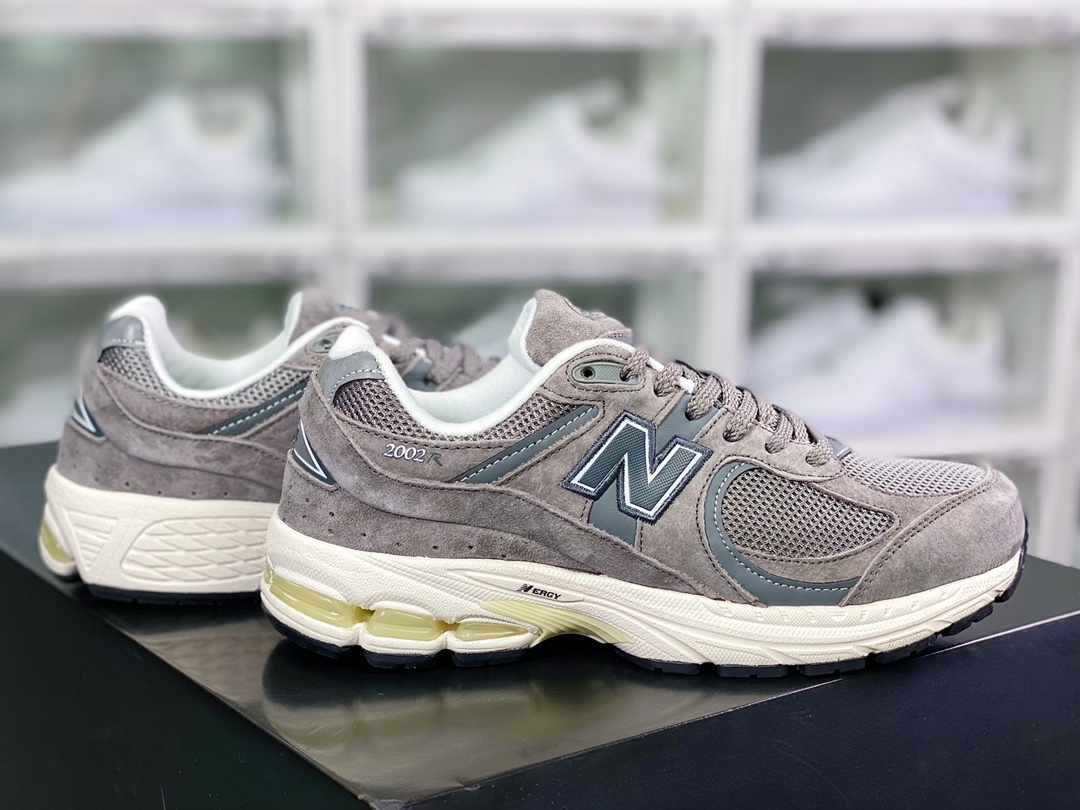 NB ML2002 Series Retro Daddy Style Casual Sports Jogging Shoes ”Suede White Gray” M2002RHO