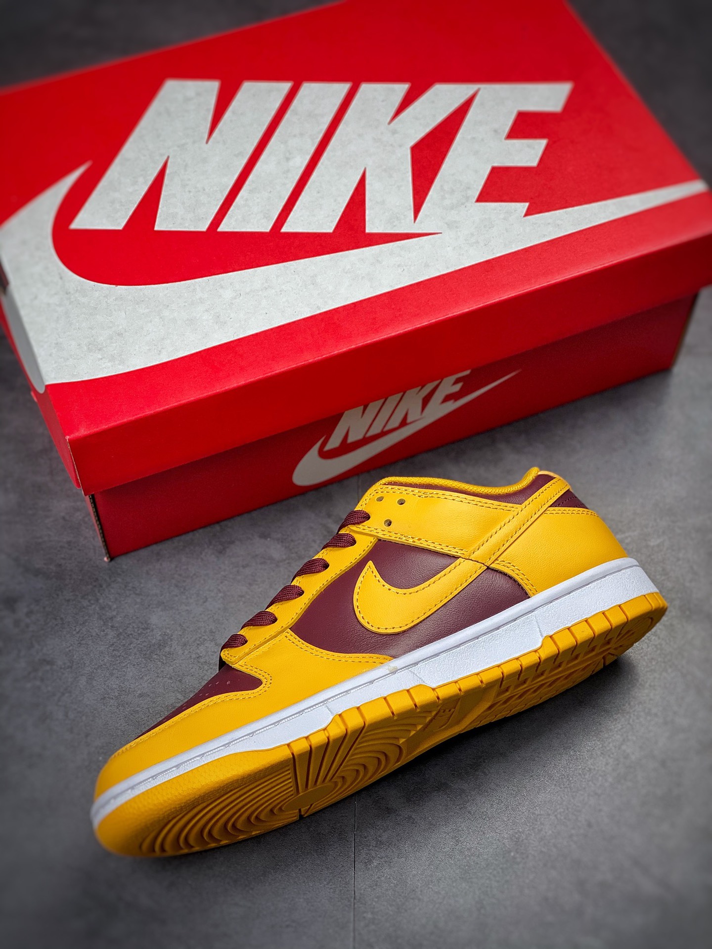 Nike SB Dunk Low 黄酒红 DD1391-702