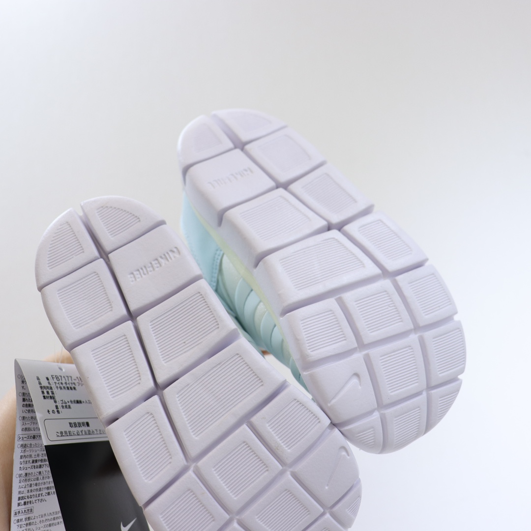 图片[7]-（22-27码小童） （28-37.5大童） 专Ｇ版ＮＫ加绒毛毛虫 专Ｇ最高版本👍原鞋开模相识度99.99%。 新配色太美了.内里毛料也是采用非常优质独特的绒。鞋头和侧边的标也是采用不一样的特殊工艺材料.带点亮闪闪超级漂亮。经典款百搭保暖舒适一步到位👏纯手工剪裁.上脚也一样好看不显胖.-选品中心