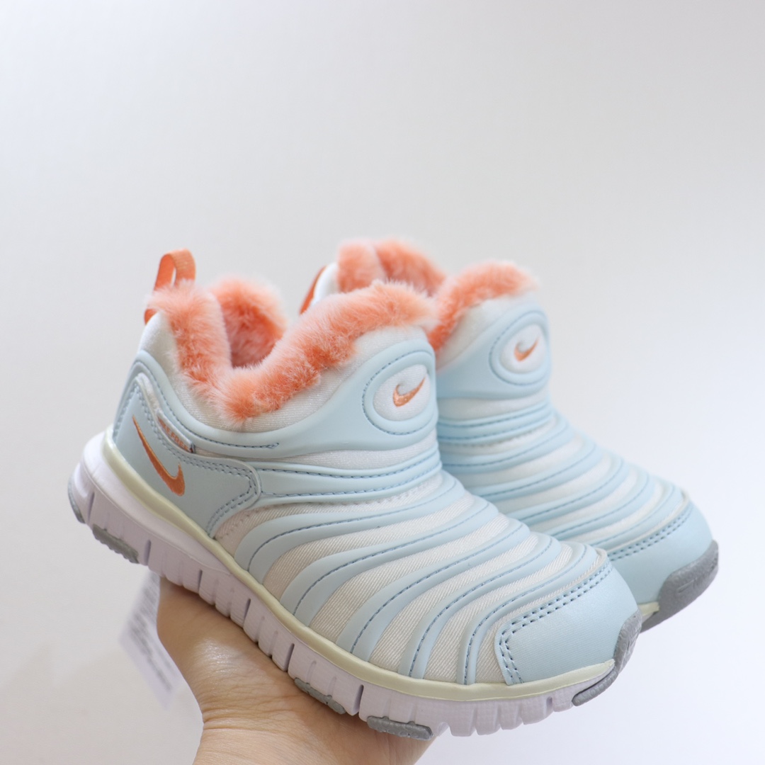 图片[3]-（22-27码小童） （28-37.5大童） 专Ｇ版ＮＫ加绒毛毛虫 专Ｇ最高版本👍原鞋开模相识度99.99%。 新配色太美了.内里毛料也是采用非常优质独特的绒。鞋头和侧边的标也是采用不一样的特殊工艺材料.带点亮闪闪超级漂亮。经典款百搭保暖舒适一步到位👏纯手工剪裁.上脚也一样好看不显胖.-选品中心