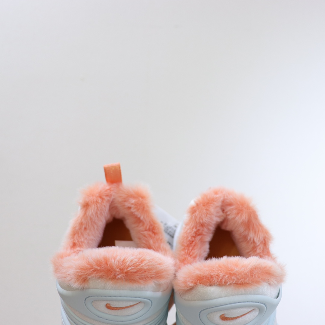 图片[5]-（22-27码小童） （28-37.5大童） 专Ｇ版ＮＫ加绒毛毛虫 专Ｇ最高版本👍原鞋开模相识度99.99%。 新配色太美了.内里毛料也是采用非常优质独特的绒。鞋头和侧边的标也是采用不一样的特殊工艺材料.带点亮闪闪超级漂亮。经典款百搭保暖舒适一步到位👏纯手工剪裁.上脚也一样好看不显胖.-选品中心