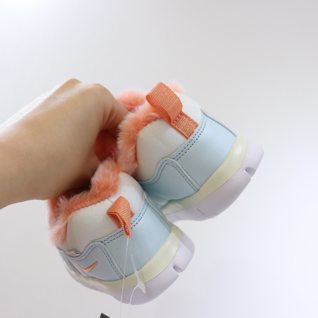 图片[6]-（22-27码小童） （28-37.5大童） 专Ｇ版ＮＫ加绒毛毛虫 专Ｇ最高版本👍原鞋开模相识度99.99%。 新配色太美了.内里毛料也是采用非常优质独特的绒。鞋头和侧边的标也是采用不一样的特殊工艺材料.带点亮闪闪超级漂亮。经典款百搭保暖舒适一步到位👏纯手工剪裁.上脚也一样好看不显胖.-选品中心