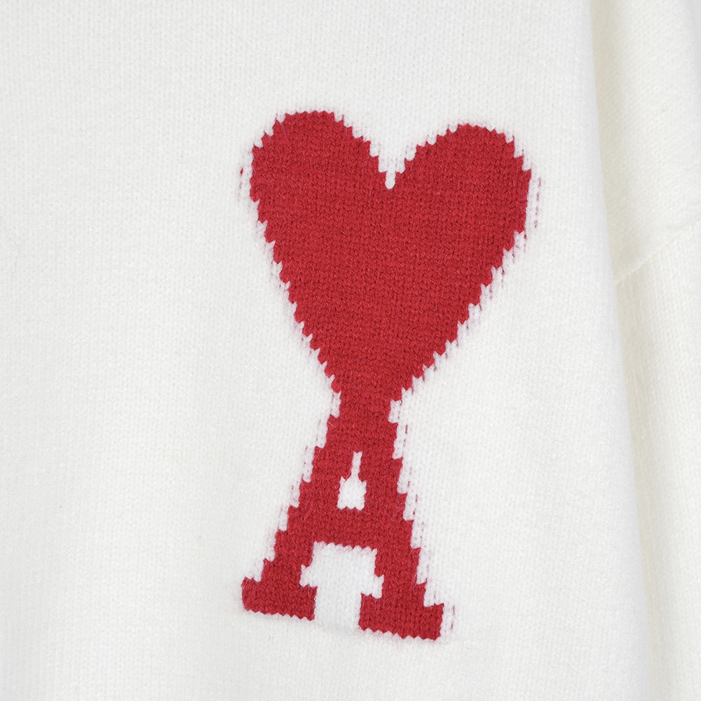 High-quality Women’s Clothing: Wool Tiara Shirt with Classic Heart Design - 图片 4