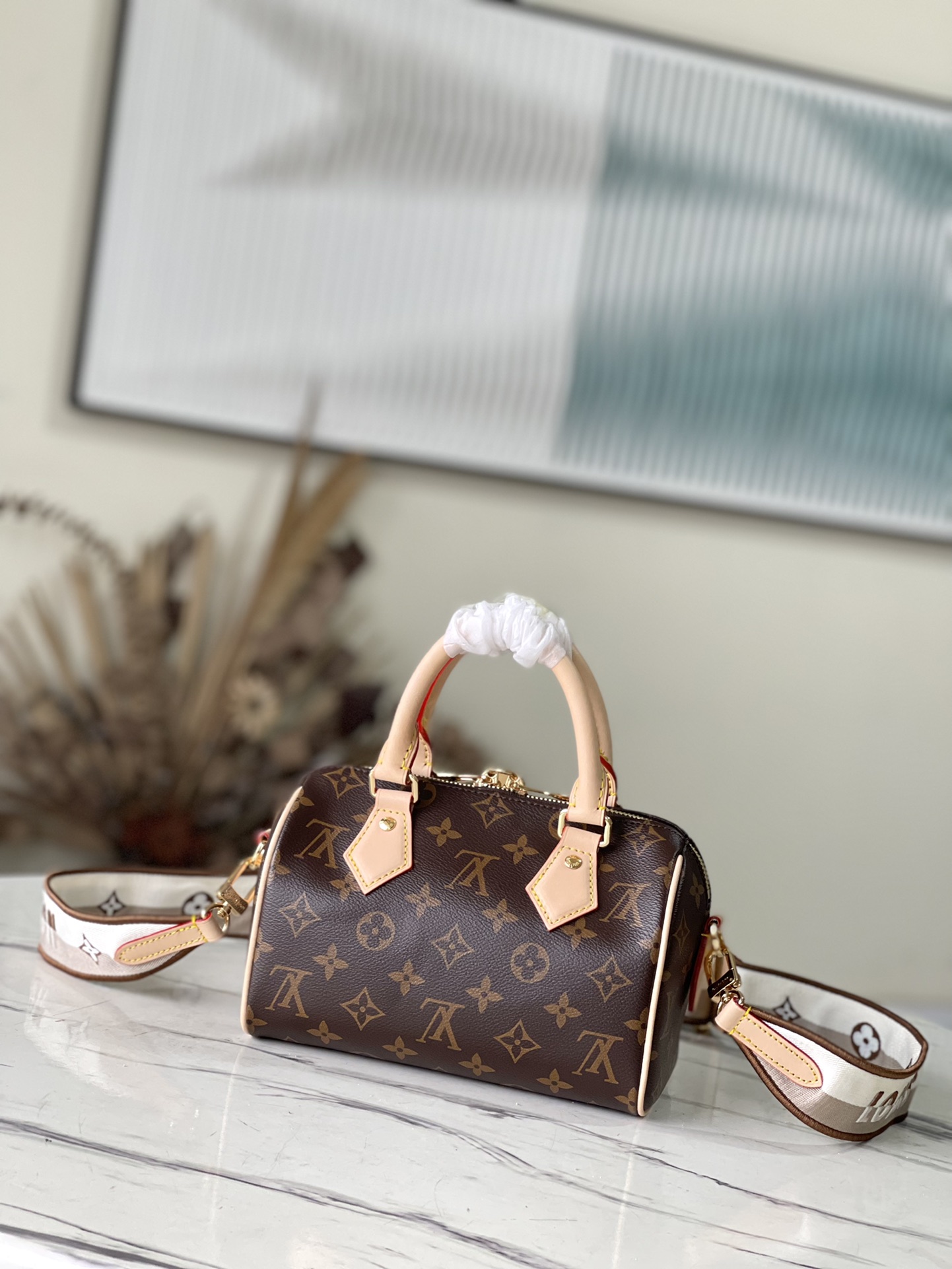 LOUIS VUITTON M46222 Inspired by classic travel bags