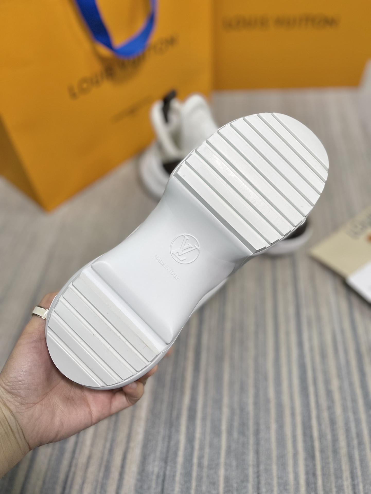 💰💰330💰💰  女鞋 女装      
 路易威登2022ss LV家新款Archlight系列全新配色老爹鞋老板第一时间订入三对yb 专柜未开售,我们绝对是全网第一时间拿到正品开发的。每个拼色的材质都是原版独家定制,与正品一致 做到对版对色
鞋底 yb开模高弹力发泡底 模具费都高达几万
鞋面 高科技布料打造柔软弹力鞋面 材料和做法跟yb一致
35-40 (40.41可定做不退不换)