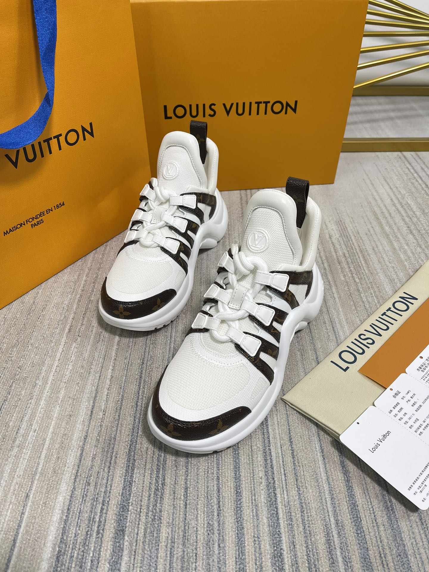 💰💰330💰💰  女鞋 女装      
 路易威登2022ss LV家新款Archlight系列全新配色老爹鞋老板第一时间订入三对yb 专柜未开售,我们绝对是全网第一时间拿到正品开发的。每个拼色的材质都是原版独家定制,与正品一致 做到对版对色
鞋底 yb开模高弹力发泡底 模具费都高达几万
鞋面 高科技布料打造柔软弹力鞋面 材料和做法跟yb一致
35-40 (40.41可定做不退不换)