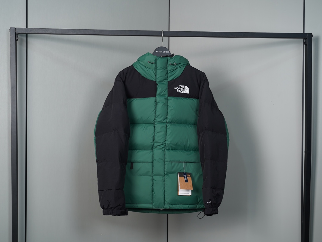 P460
老款喜马拉雅巅峰系列羽绒服
The North Face北面喜马拉雅羽绒服巅峰系列2022Fw北面喜马拉雅巅峰系列最新版本羽绒服,发售即售罄,各大潮咖上身必备款!GORE-TEX提花暗格面料, WINDWALL防风保暖,蓬松度为800+,高领防风,腰部保暖贴扣,巅峰系列只为零下设计!如果说你想要一件羽绒服中最顶级得那种毫无疑问就是它了,北面户外产品线最顶端的产品,中国南极科考队御用装备,七大峰SEVEN SUMMITS,顶级喜马拉雅系列高寒羽绒服,真正的不惧严寒,保暖利器,这次最新版本的喜马拉雅系列在注重保暖度的同时,也注入了街头的元素,让时尚与保暖真正意义上的相结合。两套独立贴标的使用给予你不同风格的穿搭,全身YKK拉锁搭配GORE-TEX的面料使用,也是北面正确版本的指标之了。面包一样的厚度,面料质感价值感, 经典标识性的黄黑拼接解构设计,细节到位,重工重磅极品,原厂OEM代工,面料辅料均为原厂提供,严格来说,它就是正品!三标齐配
尺码:XS-XXL