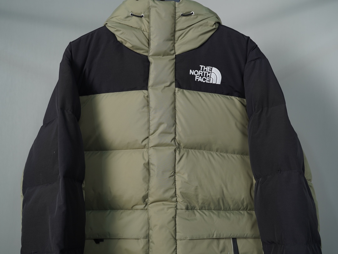 P460
老款喜马拉雅巅峰系列羽绒服
The North Face北面喜马拉雅羽绒服巅峰系列2022Fw北面喜马拉雅巅峰系列最新版本羽绒服,发售即售罄,各大潮咖上身必备款!GORE-TEX提花暗格面料, WINDWALL防风保暖,蓬松度为800+,高领防风,腰部保暖贴扣,巅峰系列只为零下设计!如果说你想要一件羽绒服中最顶级得那种毫无疑问就是它了,北面户外产品线最顶端的产品,中国南极科考队御用装备,七大峰SEVEN SUMMITS,顶级喜马拉雅系列高寒羽绒服,真正的不惧严寒,保暖利器,这次最新版本的喜马拉雅系列在注重保暖度的同时,也注入了街头的元素,让时尚与保暖真正意义上的相结合。两套独立贴标的使用给予你不同风格的穿搭,全身YKK拉锁搭配GORE-TEX的面料使用,也是北面正确版本的指标之了。面包一样的厚度,面料质感价值感, 经典标识性的黄黑拼接解构设计,细节到位,重工重磅极品,原厂OEM代工,面料辅料均为原厂提供,严格来说,它就是正品!三标齐配
尺码:XS-XXL