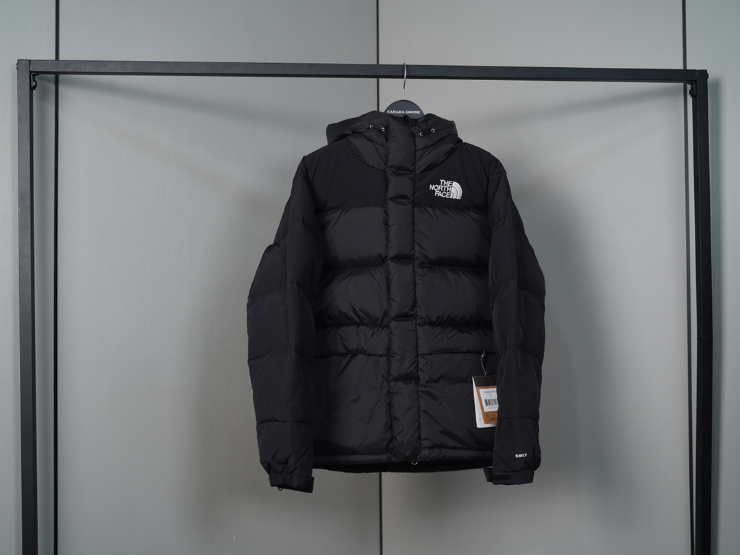 P460
老款喜马拉雅巅峰系列羽绒服
The North Face北面喜马拉雅羽绒服巅峰系列2022Fw北面喜马拉雅巅峰系列最新版本羽绒服,发售即售罄,各大潮咖上身必备款!GORE-TEX提花暗格面料, WINDWALL防风保暖,蓬松度为800+,高领防风,腰部保暖贴扣,巅峰系列只为零下设计!如果说你想要一件羽绒服中最顶级得那种毫无疑问就是它了,北面户外产品线最顶端的产品,中国南极科考队御用装备,七大峰SEVEN SUMMITS,顶级喜马拉雅系列高寒羽绒服,真正的不惧严寒,保暖利器,这次最新版本的喜马拉雅系列在注重保暖度的同时,也注入了街头的元素,让时尚与保暖真正意义上的相结合。两套独立贴标的使用给予你不同风格的穿搭,全身YKK拉锁搭配GORE-TEX的面料使用,也是北面正确版本的指标之了。面包一样的厚度,面料质感价值感, 经典标识性的黄黑拼接解构设计,细节到位,重工重磅极品,原厂OEM代工,面料辅料均为原厂提供,严格来说,它就是正品!三标齐配
尺码:XS-XXL