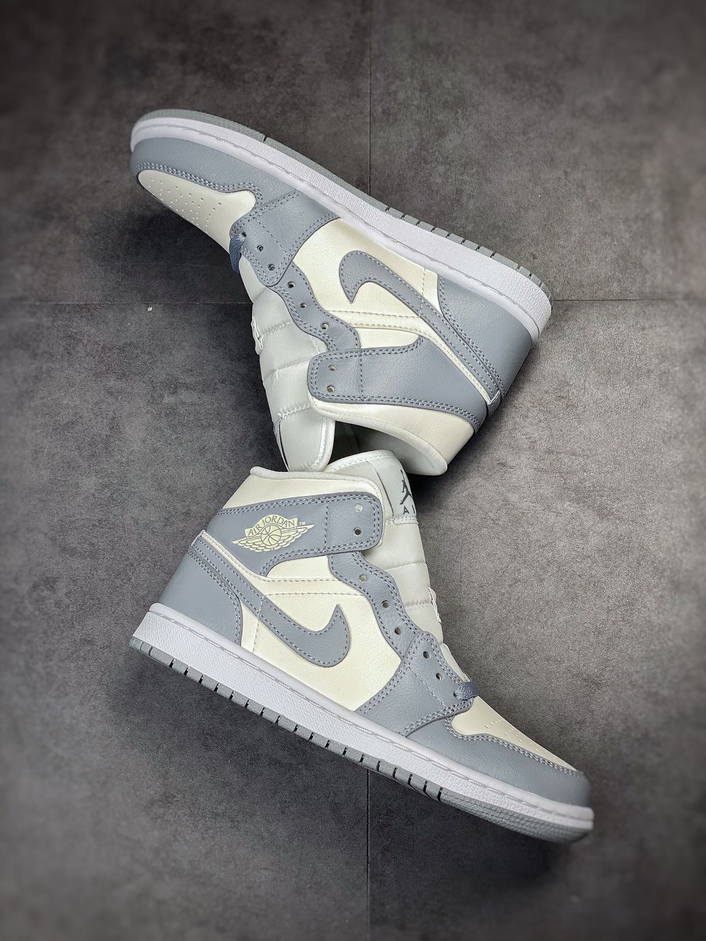260  Air Jordan 1 Mid 灰白小迪奥纯原系列 BQ6472-115