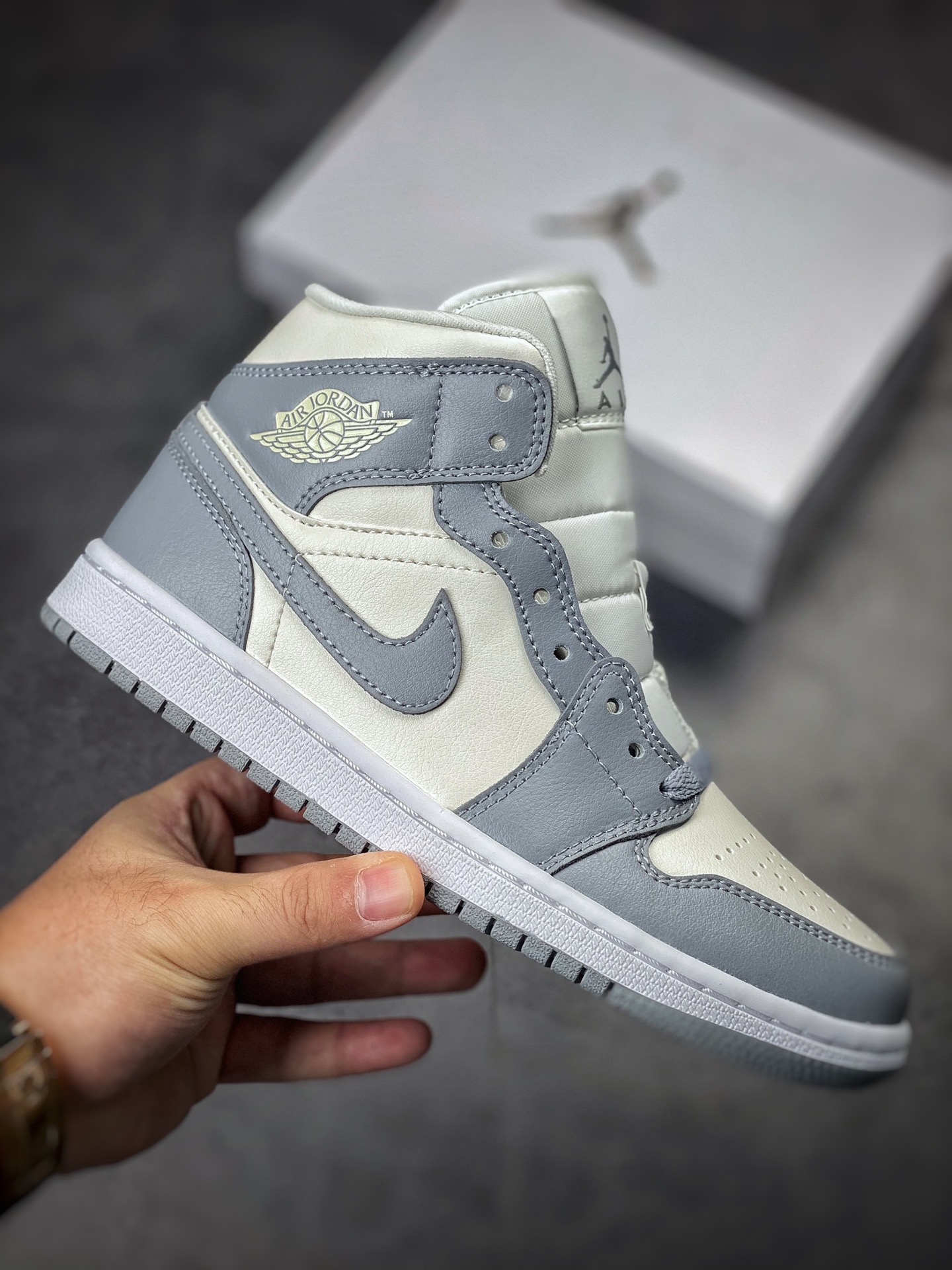 260  Air Jordan 1 Mid 灰白小迪奥纯原系列 BQ6472-115