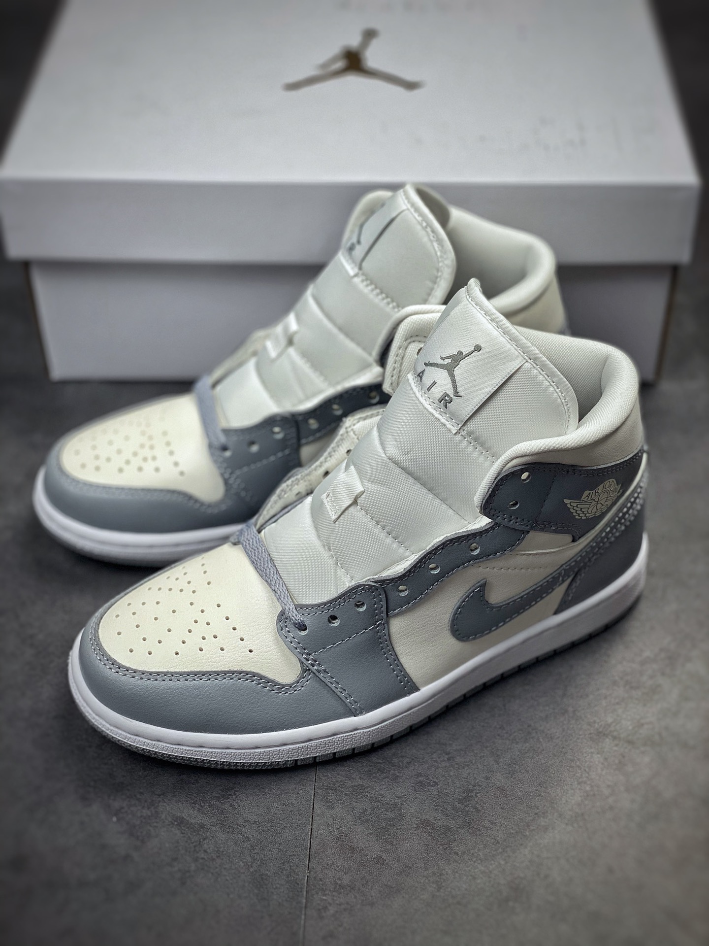 260  Air Jordan 1 Mid 灰白小迪奥纯原系列 BQ6472-115