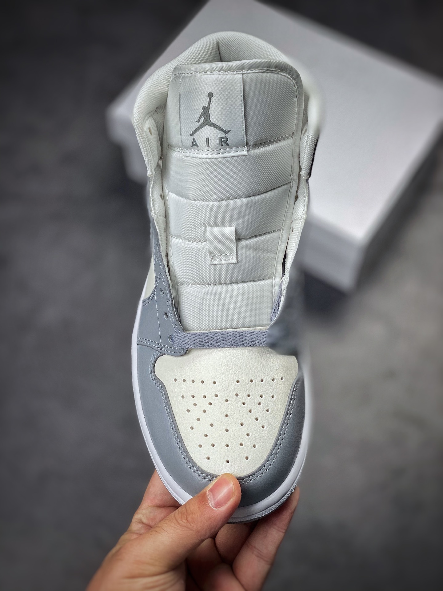 260  Air Jordan 1 Mid 灰白小迪奥纯原系列 BQ6472-115