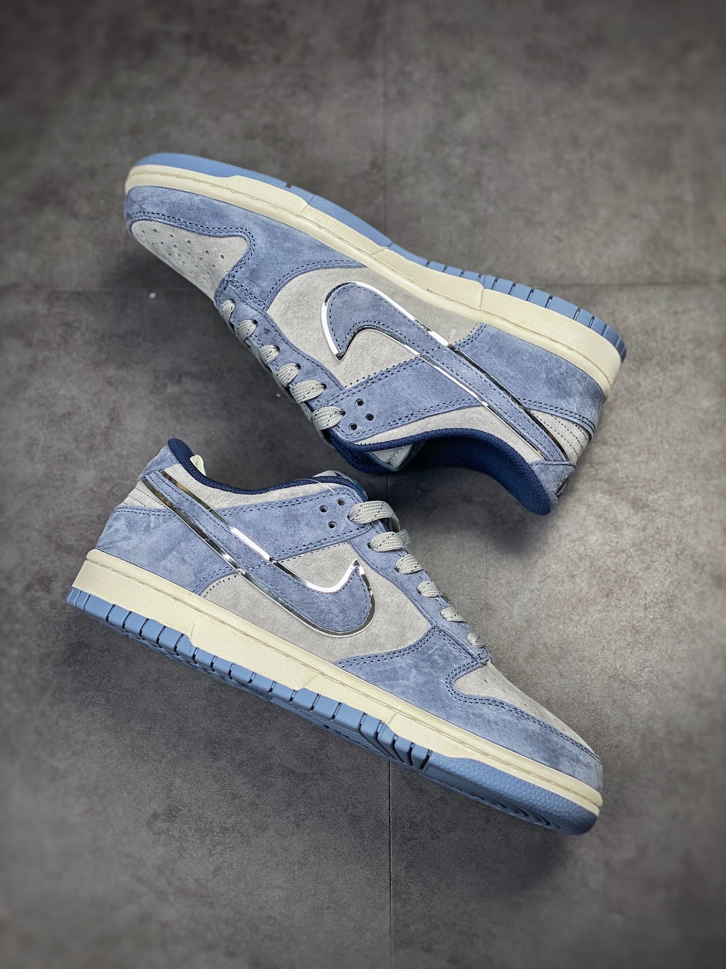300 Otomo Katsuhiro x Nike SB Dunk Low ”Steamboy OST” 大友克洋 DR3369-526