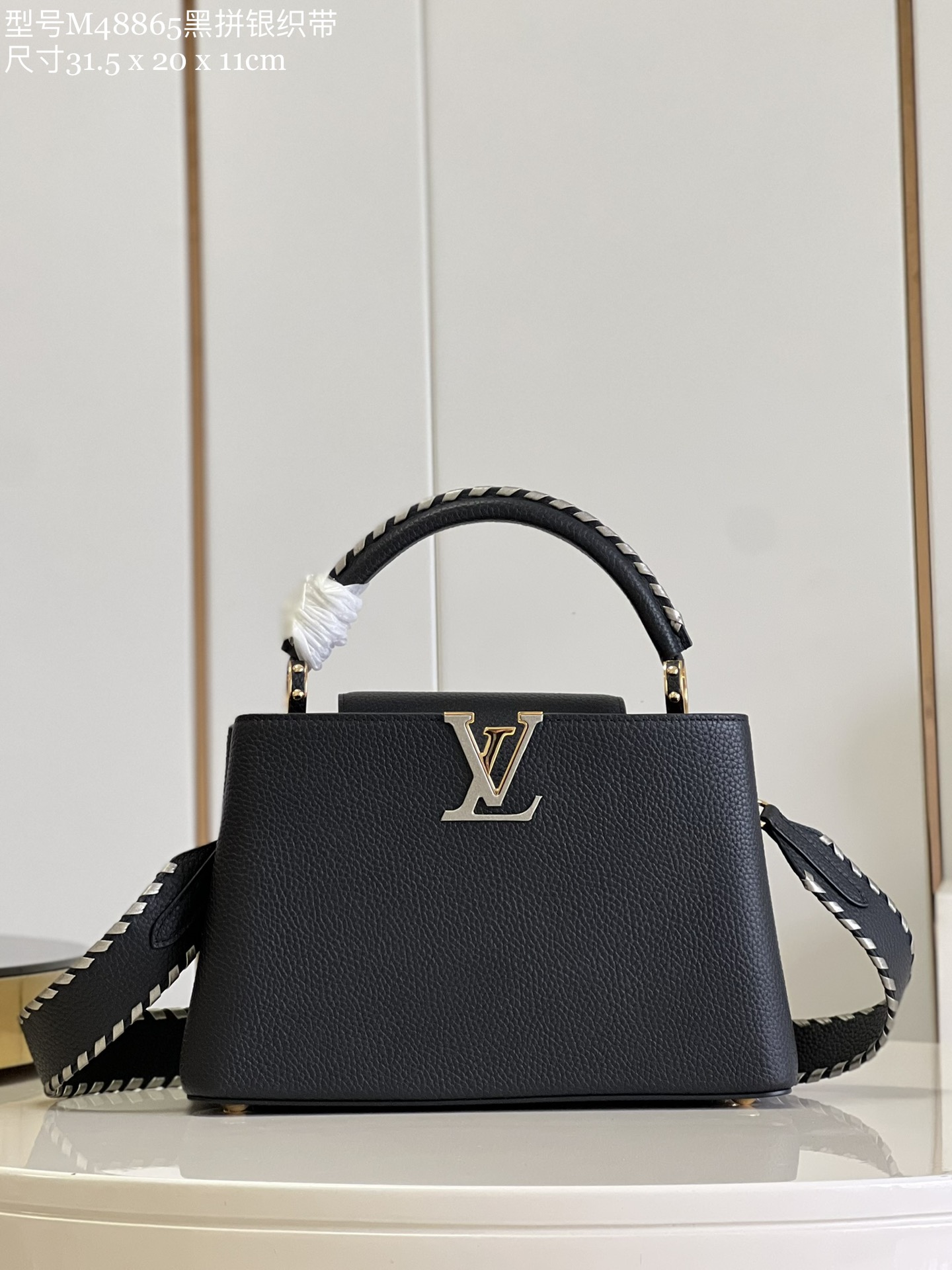 NO:399399,【Exclusive real photo Model M48865 black silver webbing medium size】 Capucines MM handbag imported from France, shiny metal trim, unique Capucines cover can be included in the bag to display letter logos, and can be turned outward, presenting Monogram Flower pattern Size 31.5 x 20 x 11cm N.,LV【original leather】,louis vuitton,cowhide19860909【独家实拍 型号M48865黑拼银织带 中号】 Capucines MM手袋 法国进口小牛皮,闪亮的金属饰件,特有的Capucines搭盖既可收入包内展示字母标识,又可外翻 呈现Monogram Flower图案 尺寸31.5 x 20 x 11cm N.,LV【原厂皮】,louis vuitton,cowhide,Bag