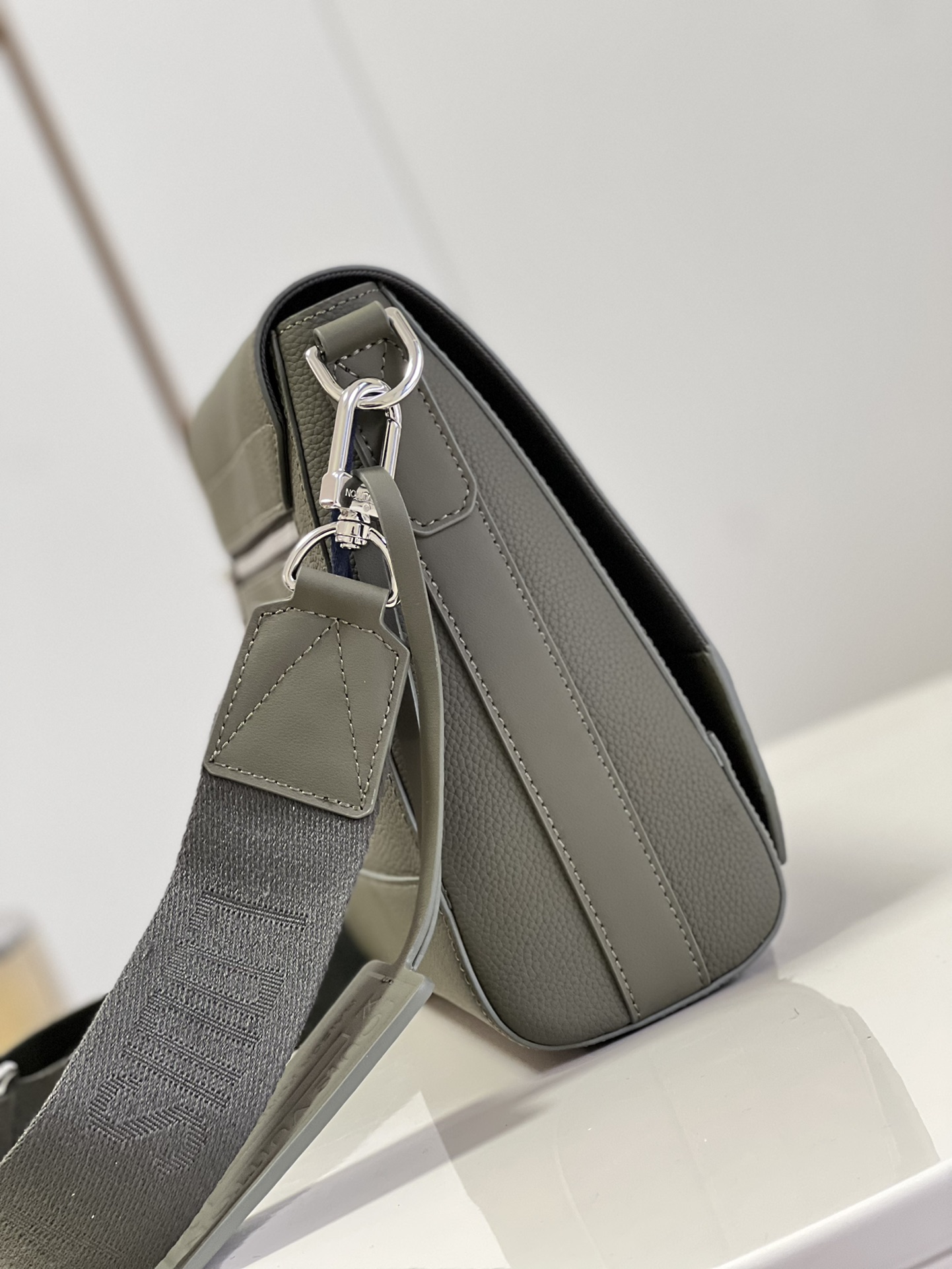 Louis Vuitton Luxury Handbag Collection 3