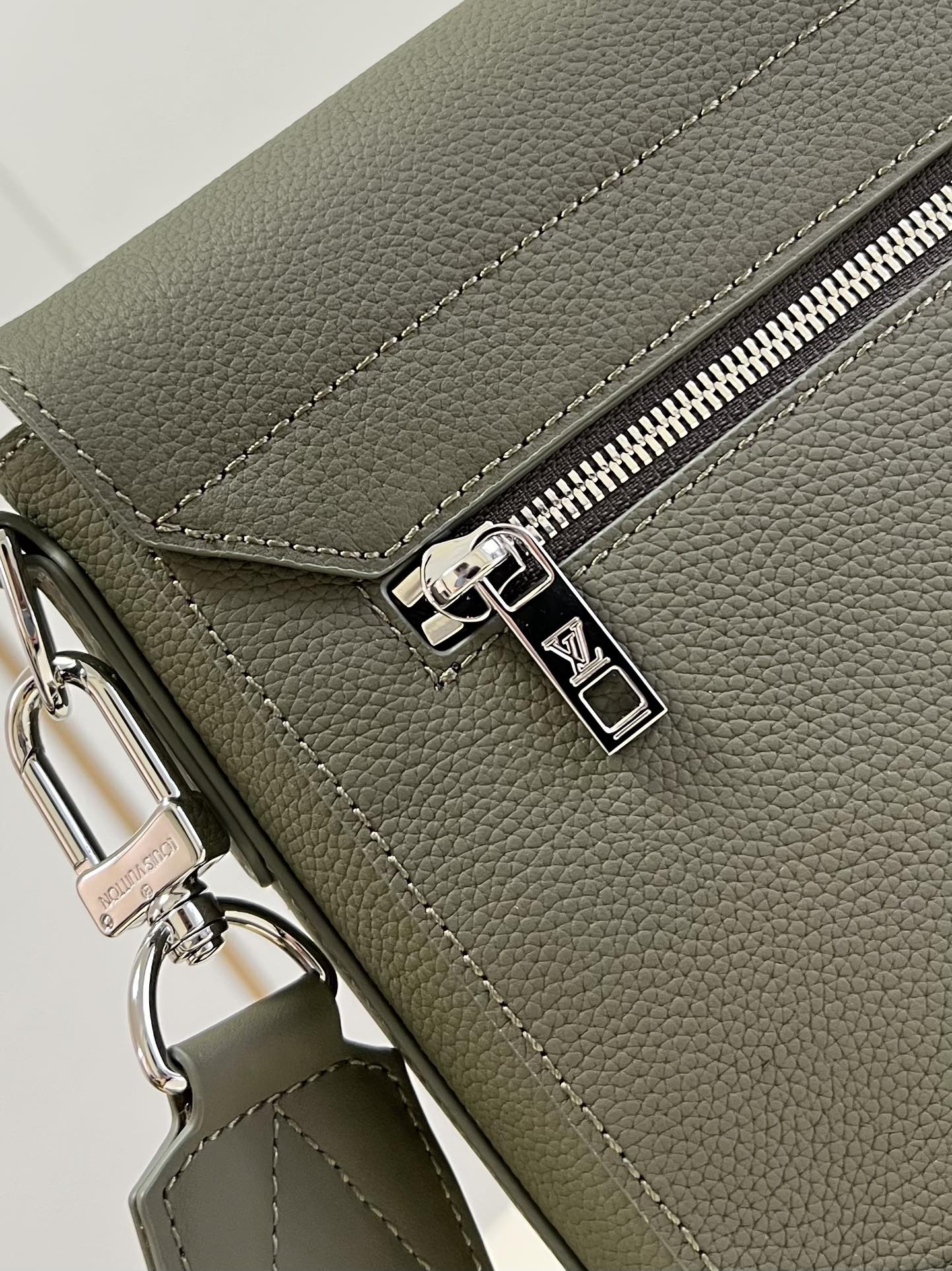 Louis Vuitton Luxury Handbag Collection 5