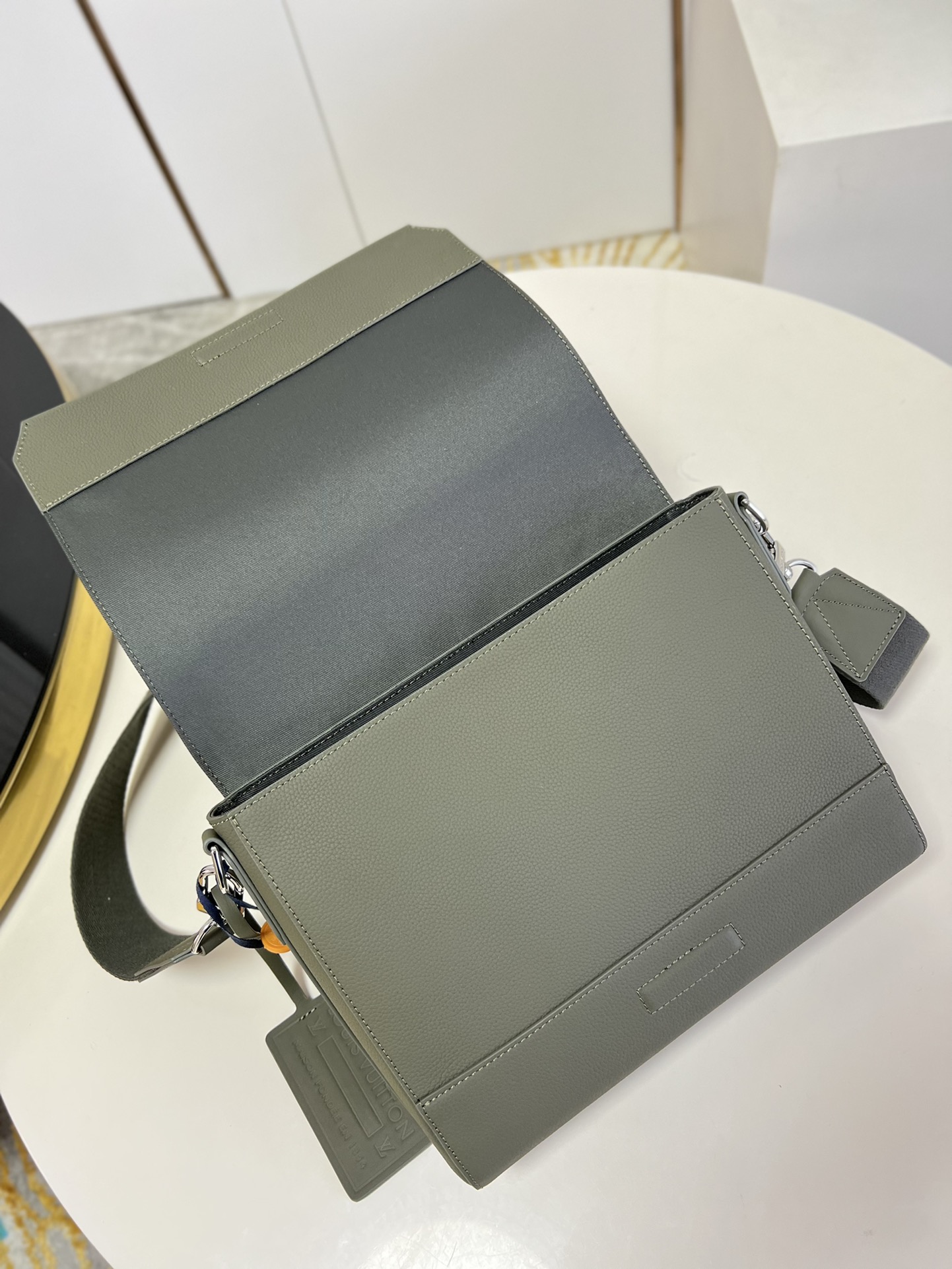 Louis Vuitton Luxury Handbag Collection 7