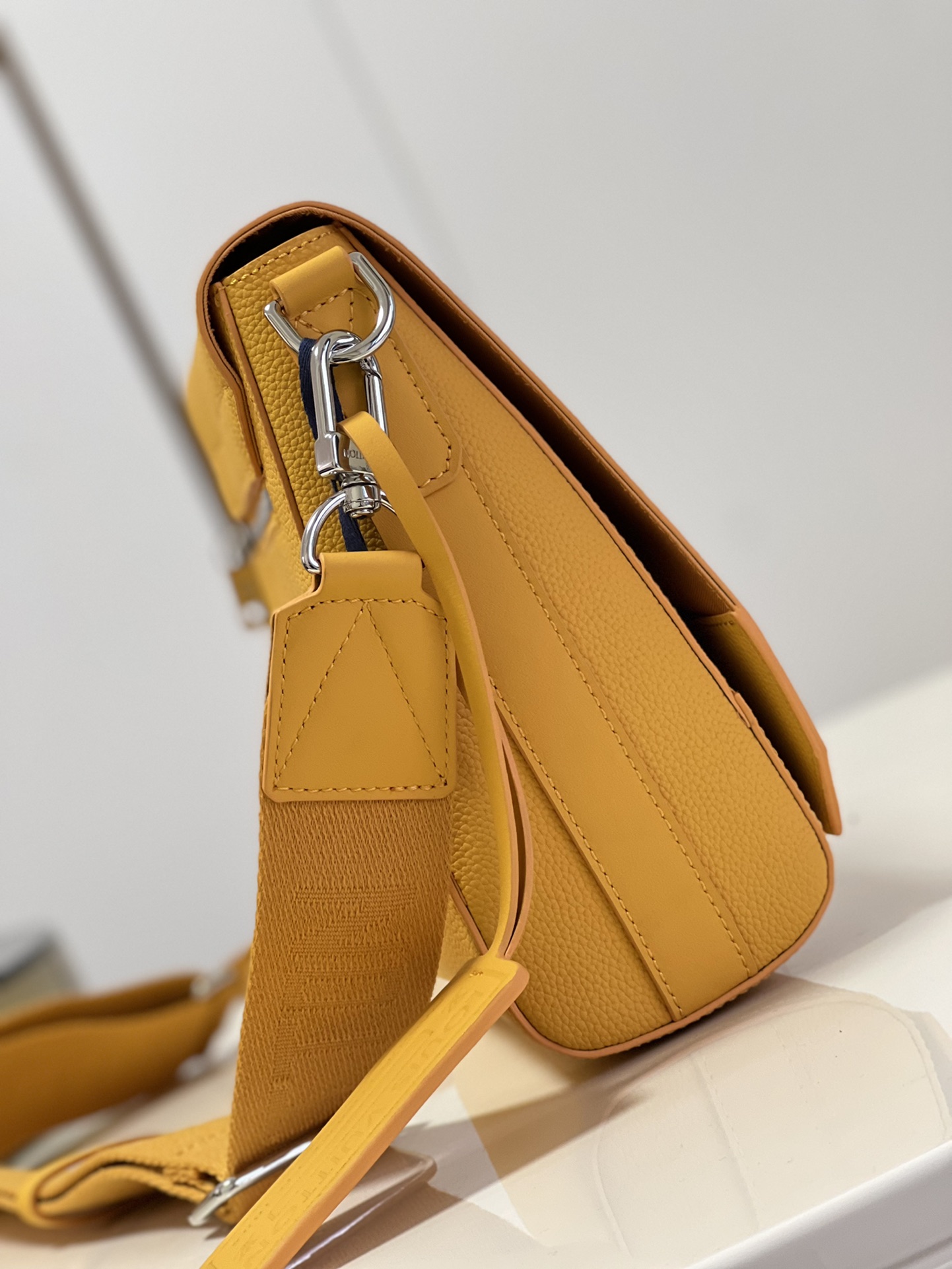 Louis Vuitton Luxury Handbag Collection 3