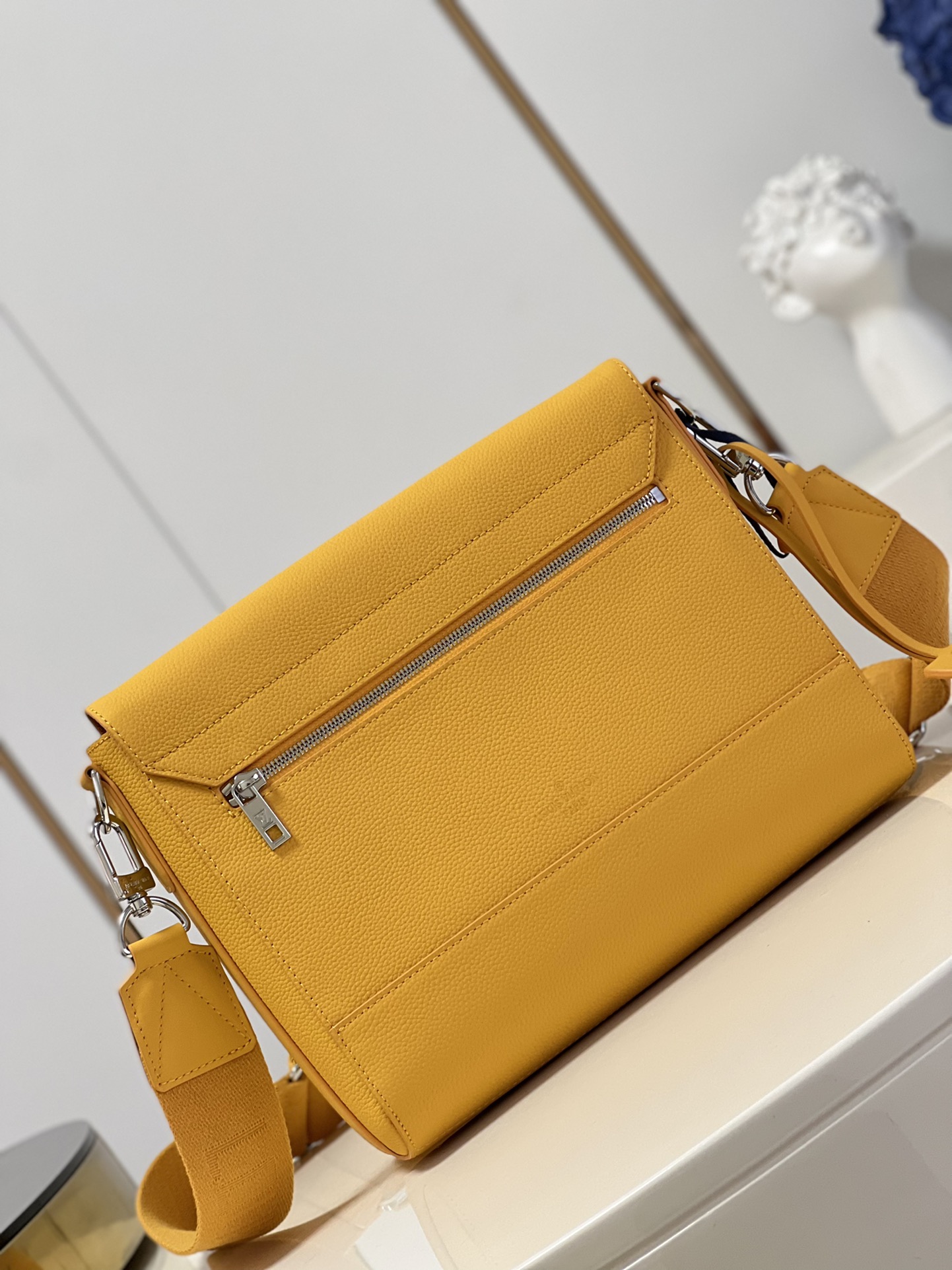 Louis Vuitton Luxury Handbag Collection 4