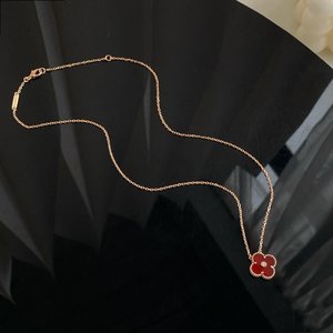 Van Cleef & Arpels Jewelry Necklaces & Pendants Red Set With Diamonds Chains