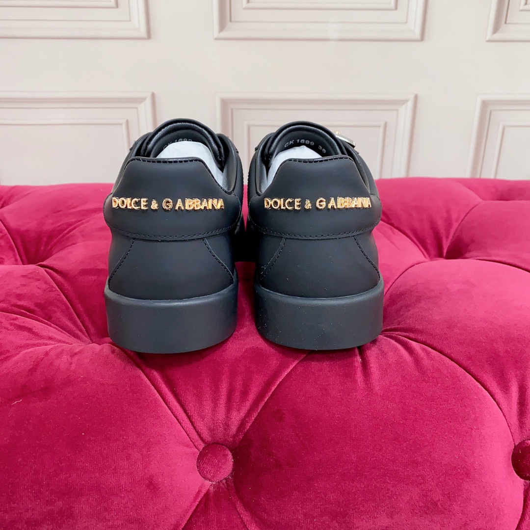 P230杜嘉班纳 高端版本 高质量 品牌大底DOLCE & GABBANA 2022新款 顶级版本 高端质量 独家精工定制上市 扣件点缀绝美奢华闪耀 精湛的做工 众多人至爱采用高端进口丝绸牛皮+工艺  黑色羊里 完美诠释鞋履最新灵感 经典与时尚融为一体奢华迷梦驾凌时尚高端品质 码数 35-45 标准码数