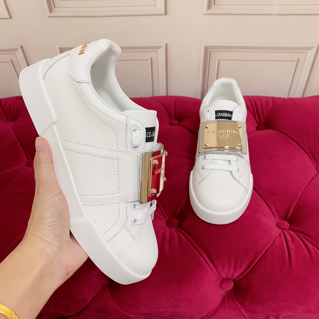 P230杜嘉班纳 高端版本 高质量 品牌大底DOLCE & GABBANA 2022新款 顶级版本 高端质量 独家精工定制上市 扣件点缀绝美奢华闪耀 精湛的做工 众多人至爱采用高端进口丝绸牛皮+工艺  白色丝绸羊里 完美诠释鞋履最新灵感 经典与时尚融为一体奢华迷梦驾凌时尚高端品质 码数 35-45 标准码数