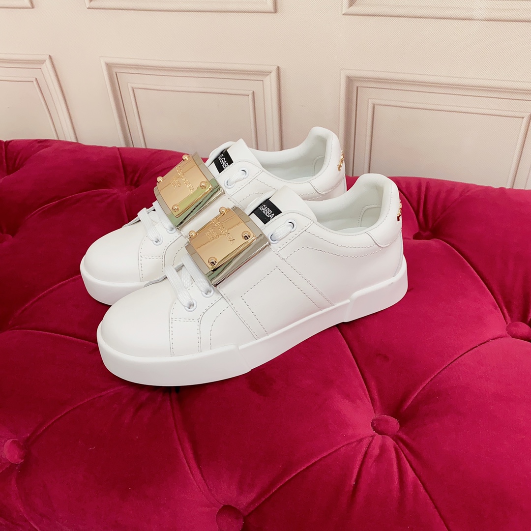 P230杜嘉班纳 高端版本 高质量 品牌大底DOLCE & GABBANA 2022新款 顶级版本 高端质量 独家精工定制上市 扣件点缀绝美奢华闪耀 精湛的做工 众多人至爱采用高端进口丝绸牛皮+工艺  白色丝绸羊里 完美诠释鞋履最新灵感 经典与时尚融为一体奢华迷梦驾凌时尚高端品质 码数 35-45 标准码数
