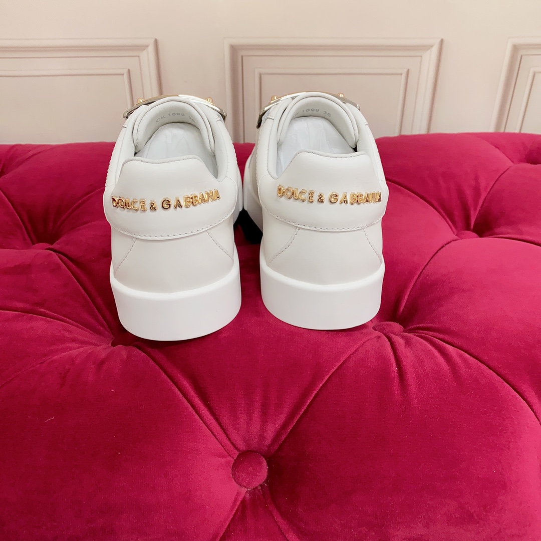 P230杜嘉班纳 高端版本 高质量 品牌大底DOLCE & GABBANA 2022新款 顶级版本 高端质量 独家精工定制上市 扣件点缀绝美奢华闪耀 精湛的做工 众多人至爱采用高端进口丝绸牛皮+工艺  白色丝绸羊里 完美诠释鞋履最新灵感 经典与时尚融为一体奢华迷梦驾凌时尚高端品质 码数 35-45 标准码数