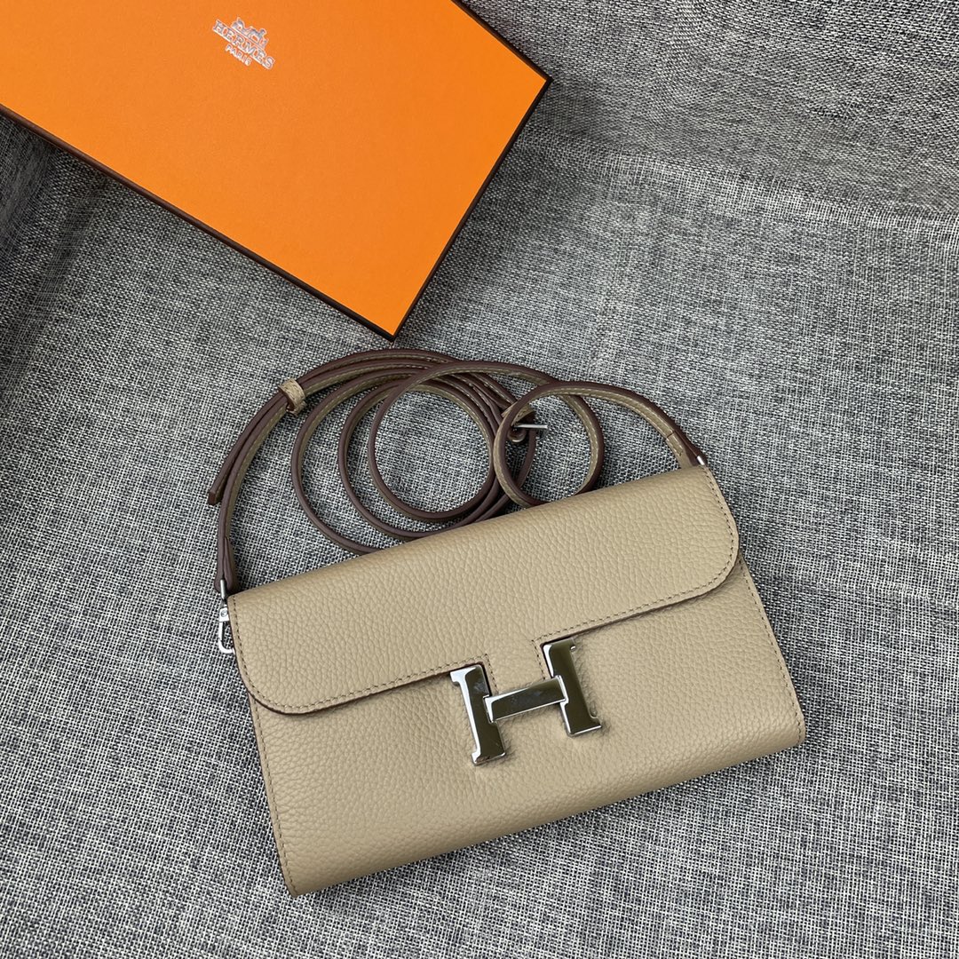 Hermes Constance P 爱马仕型号:9852银带togo皮 size:22*11cm 🇫🇷海外🇫🇷进口T Hermes Constance P 爱马仕型号:9852银带togo皮 size:22*11cm 🇫🇷海外🇫🇷进口T