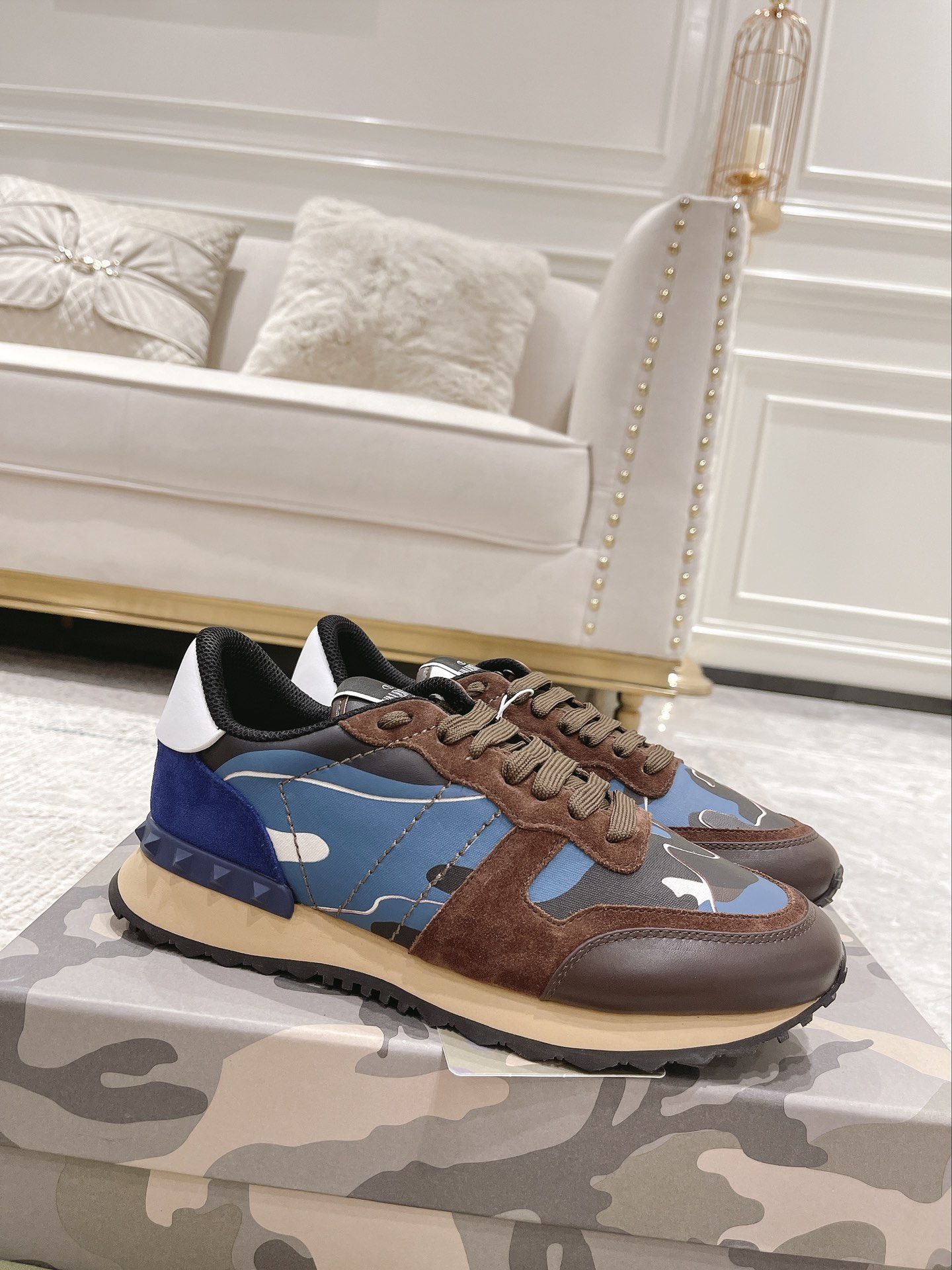 NO:780943,Real-price top version VALEN@TINO classic rivet star series original cowhide, lining and insole. The insole is made of high-elastic latex. It is good-looking and durable, has always been trendy, gentleman style, super comfortable and easy to wear. Comes with original packaging (in stock) 38-45 (46 custom-made), valentino, cowhide19860909实价顶级版本VALEN@TINO经典铆钉星星系列原版牛皮、内里及鞋垫,鞋垫采用高弹乳胶铺垫,好看耐穿、潮流指数一直都是、绅士款、超级舒适好穿 配原版包装（现货）38-45（46定做）,,valentino,cowhide,Men's shoes