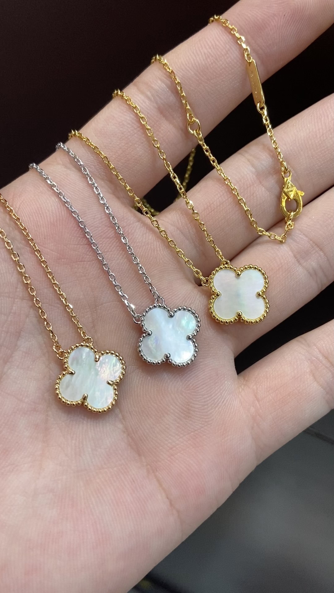 Van Cleef & Arpels vca 白贝四叶草项链