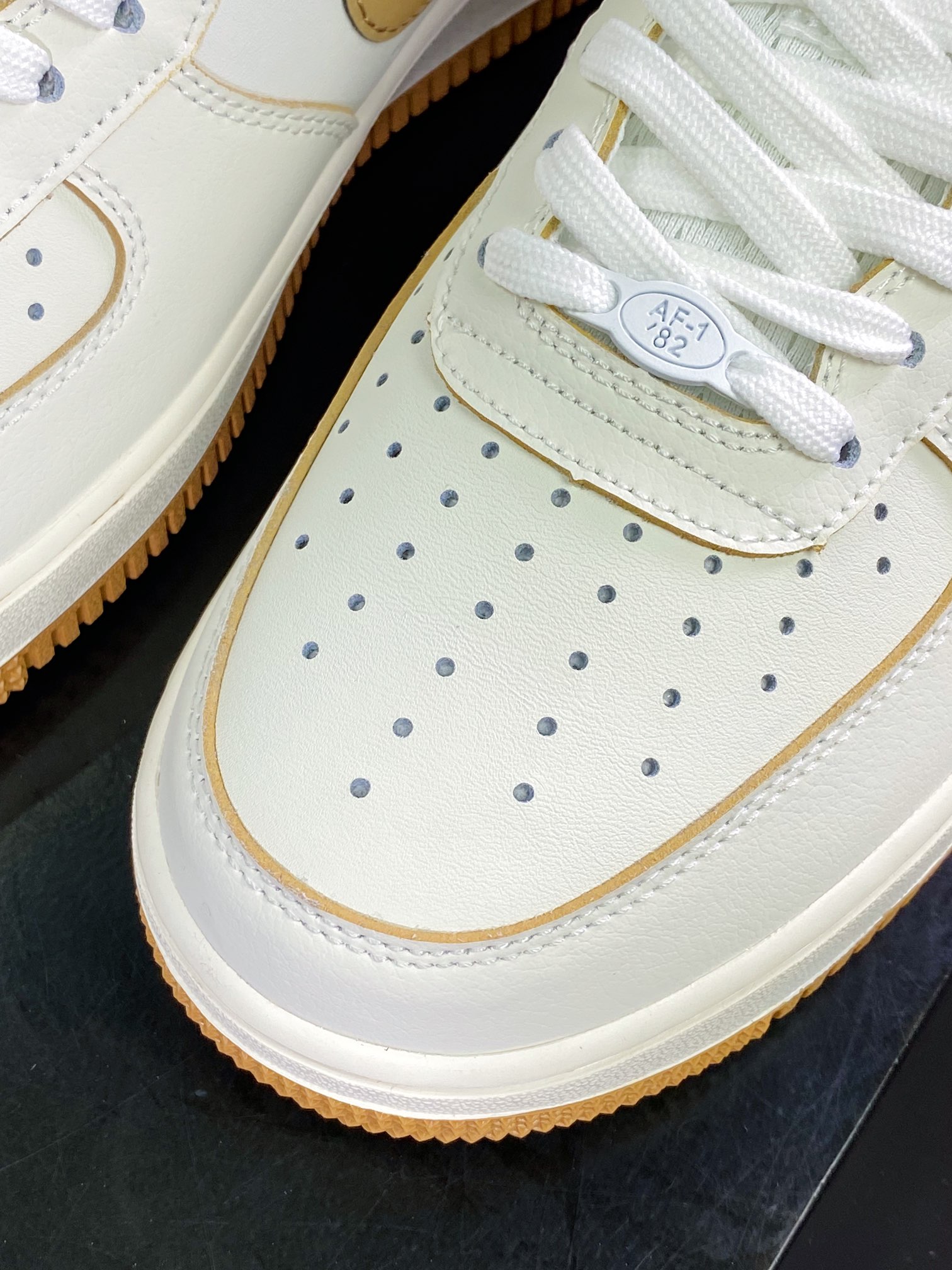 240  Air Force 1 '07 Low QS”Sail White/Brown Mini Swoosh”空军一号FB1839-666