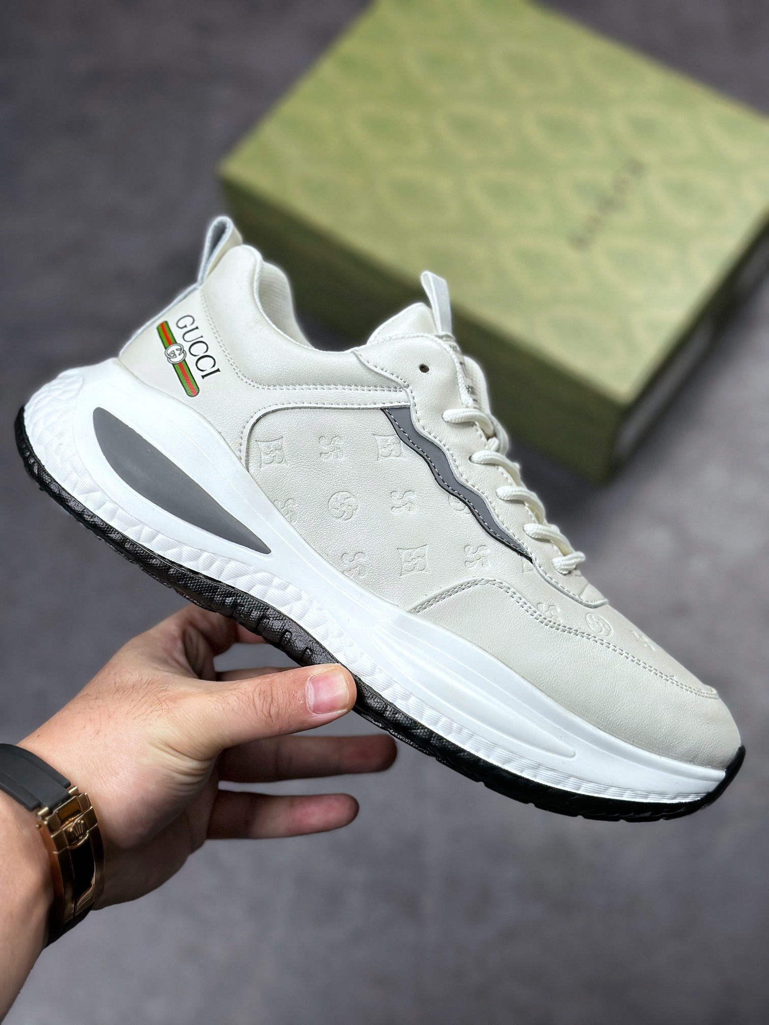 Overseas version of Gucci sports and leisure trend sneakers series