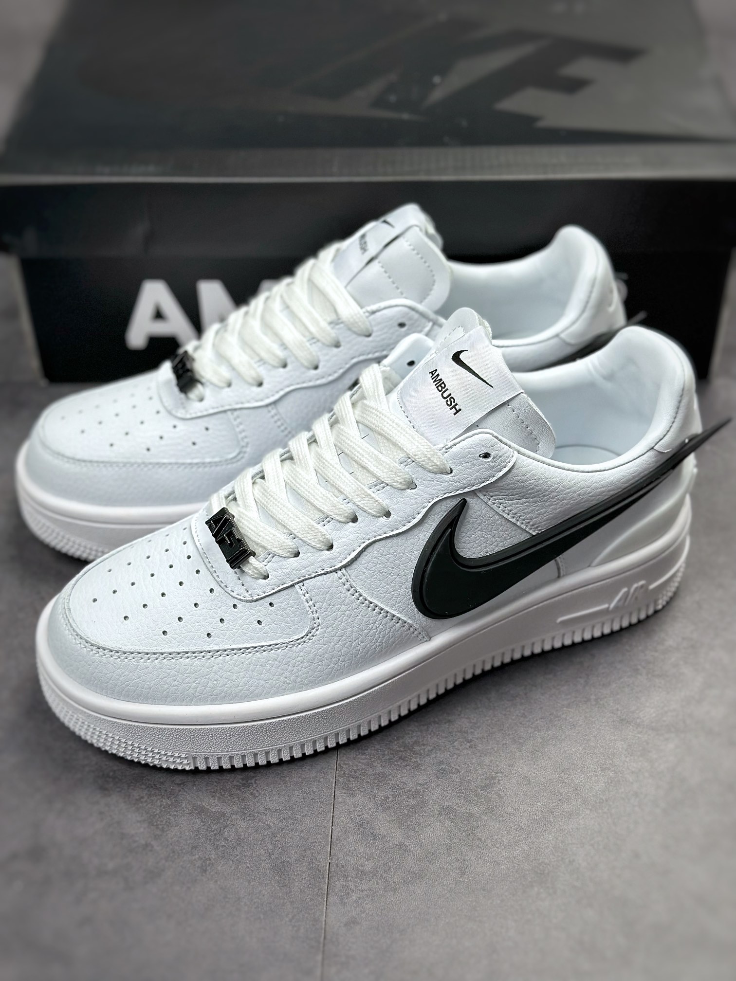 250 AMBUSH xNike Air Force1 Low 全身采用皮革打造  DV3464-400