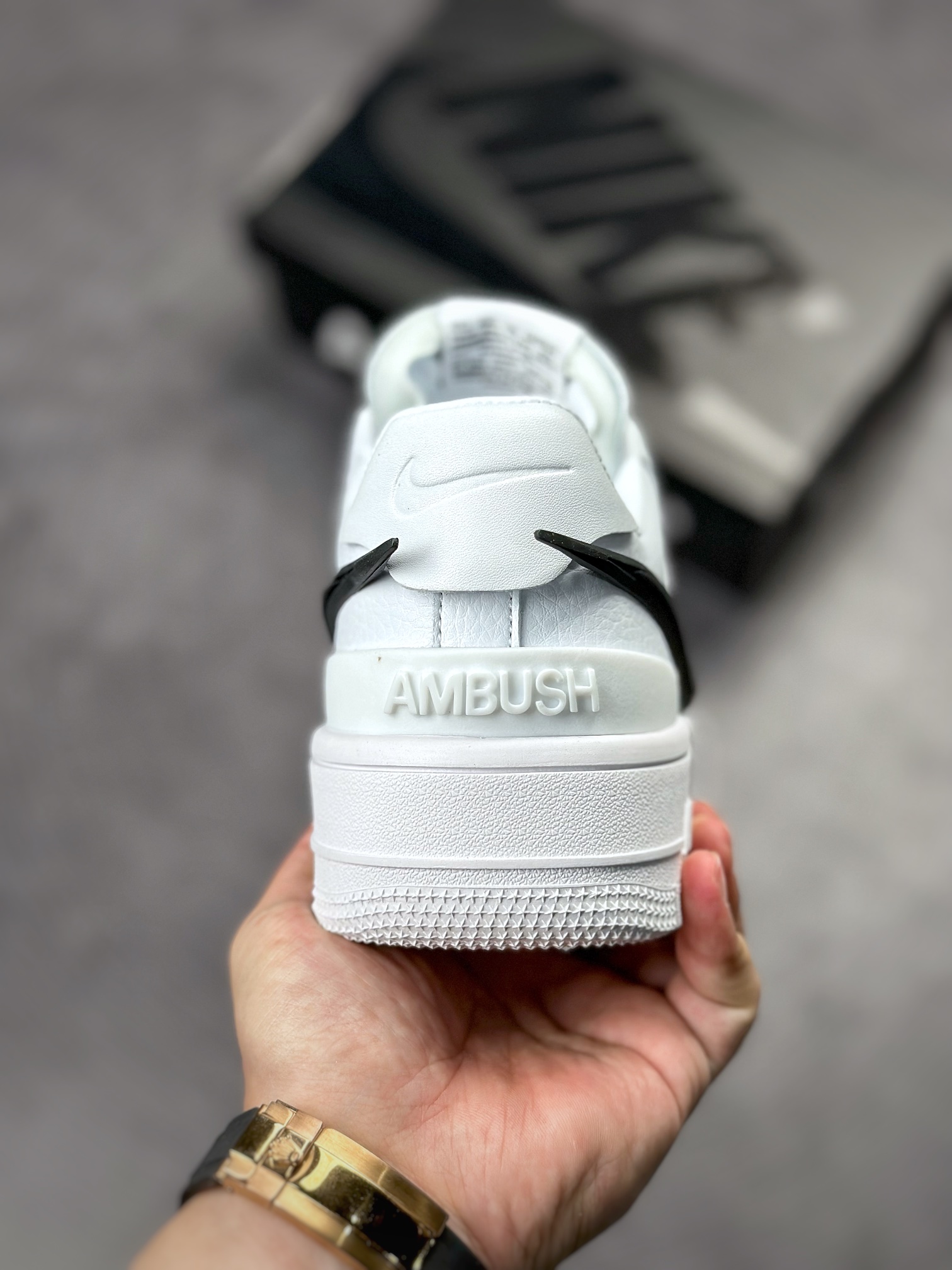 250 AMBUSH xNike Air Force1 Low 全身采用皮革打造  DV3464-400