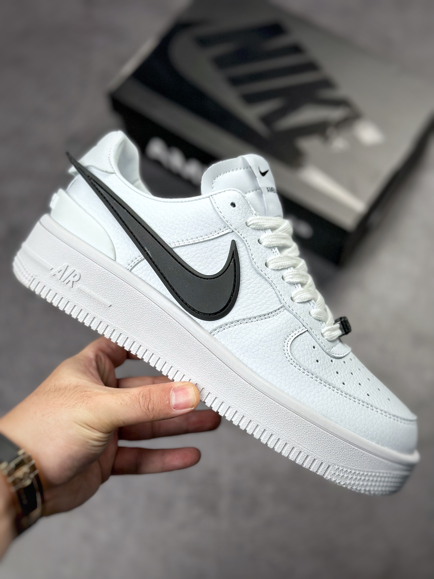 250 AMBUSH xNike Air Force1 Low 全身采用皮革打造  DV3464-400