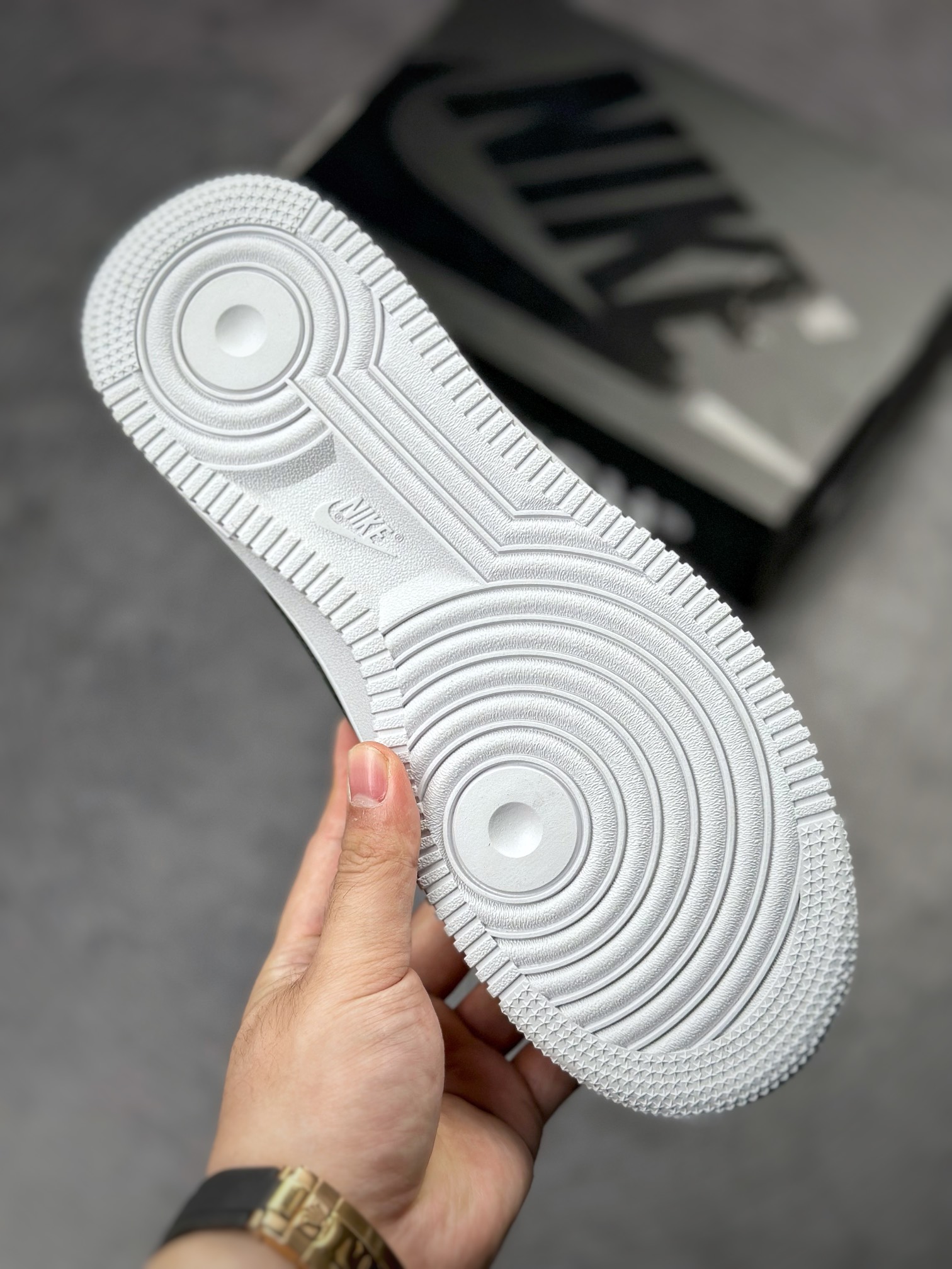 250 AMBUSH xNike Air Force1 Low 全身采用皮革打造  DV3464-400